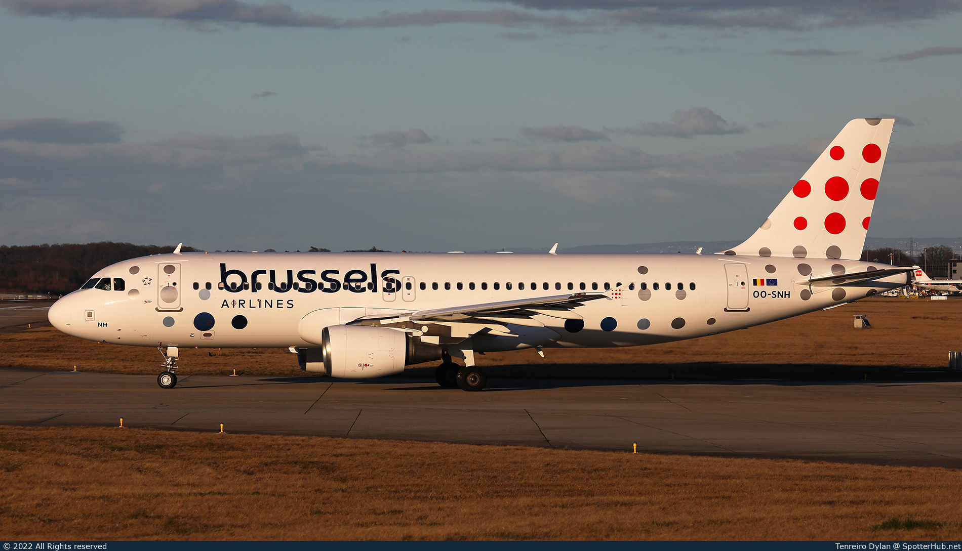 Photo of OO-SNH - Airbus A320-214 operated by Brussels Airlines