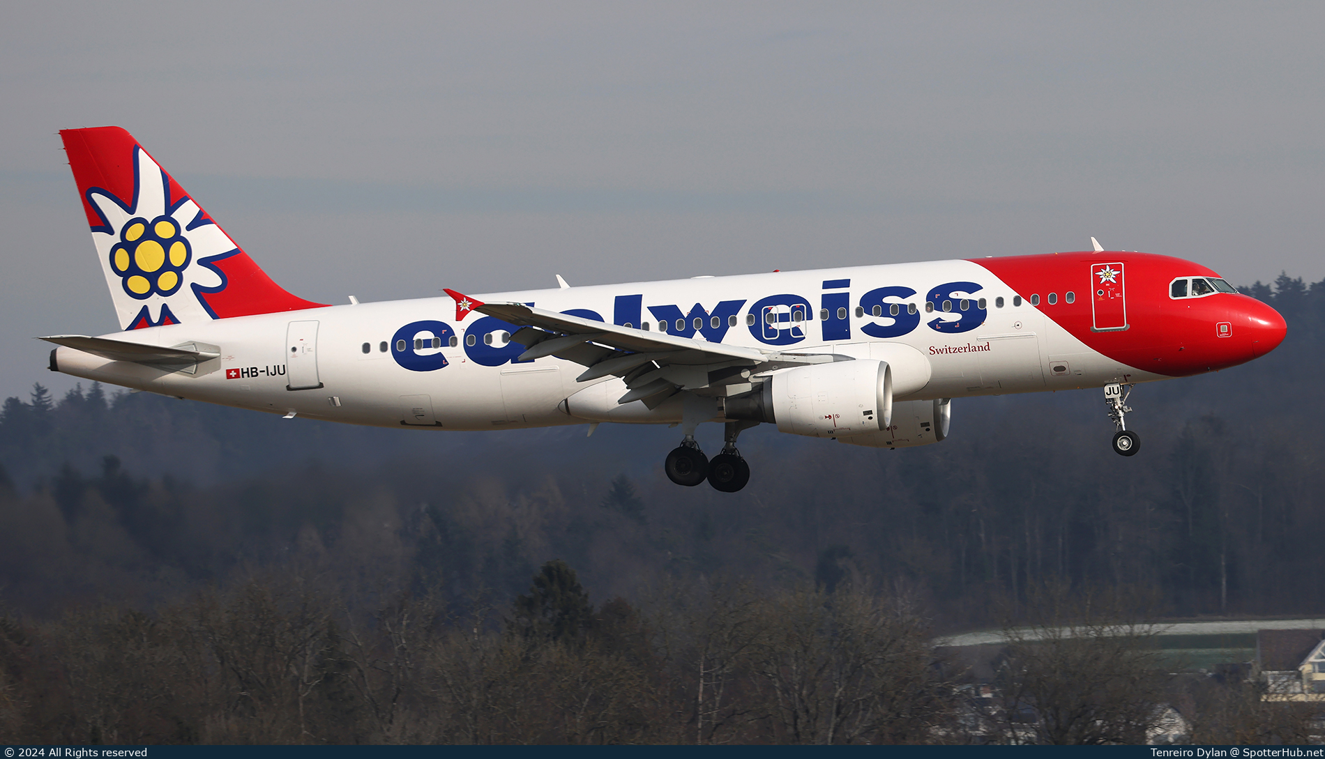Photo of HB-IJU - Airbus A320-214 operated by Edelweiss Air