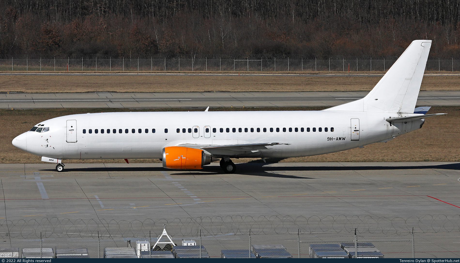 Photo of 9H-AMW - Boeing 737-4Q8 operated by Air Horizont