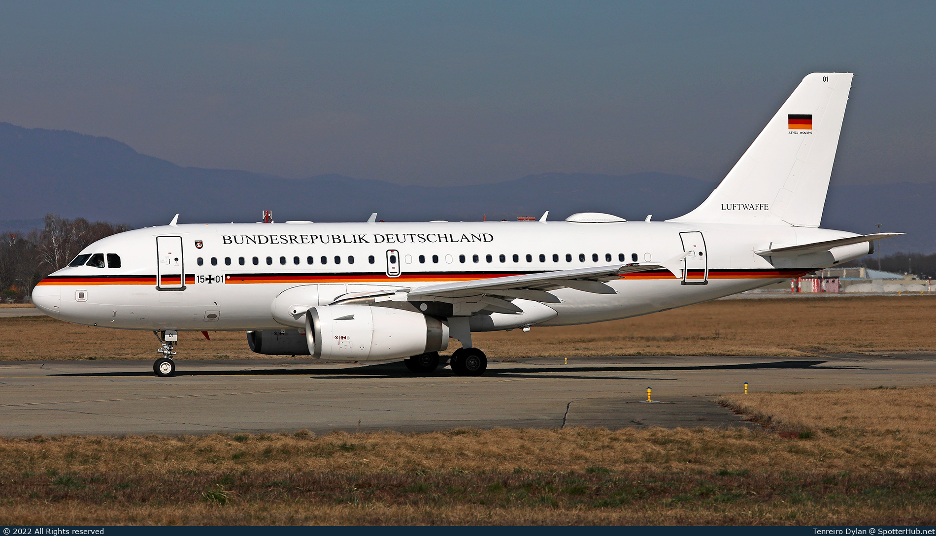 Photo of 15+01 - Airbus A319-133(CJ) operated by German Air Force