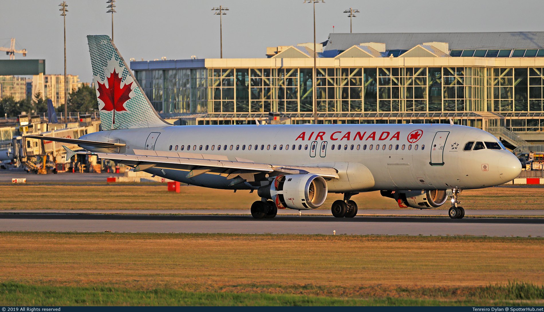Photo of C-FKCK - Airbus A320-211 operated by Air Canada