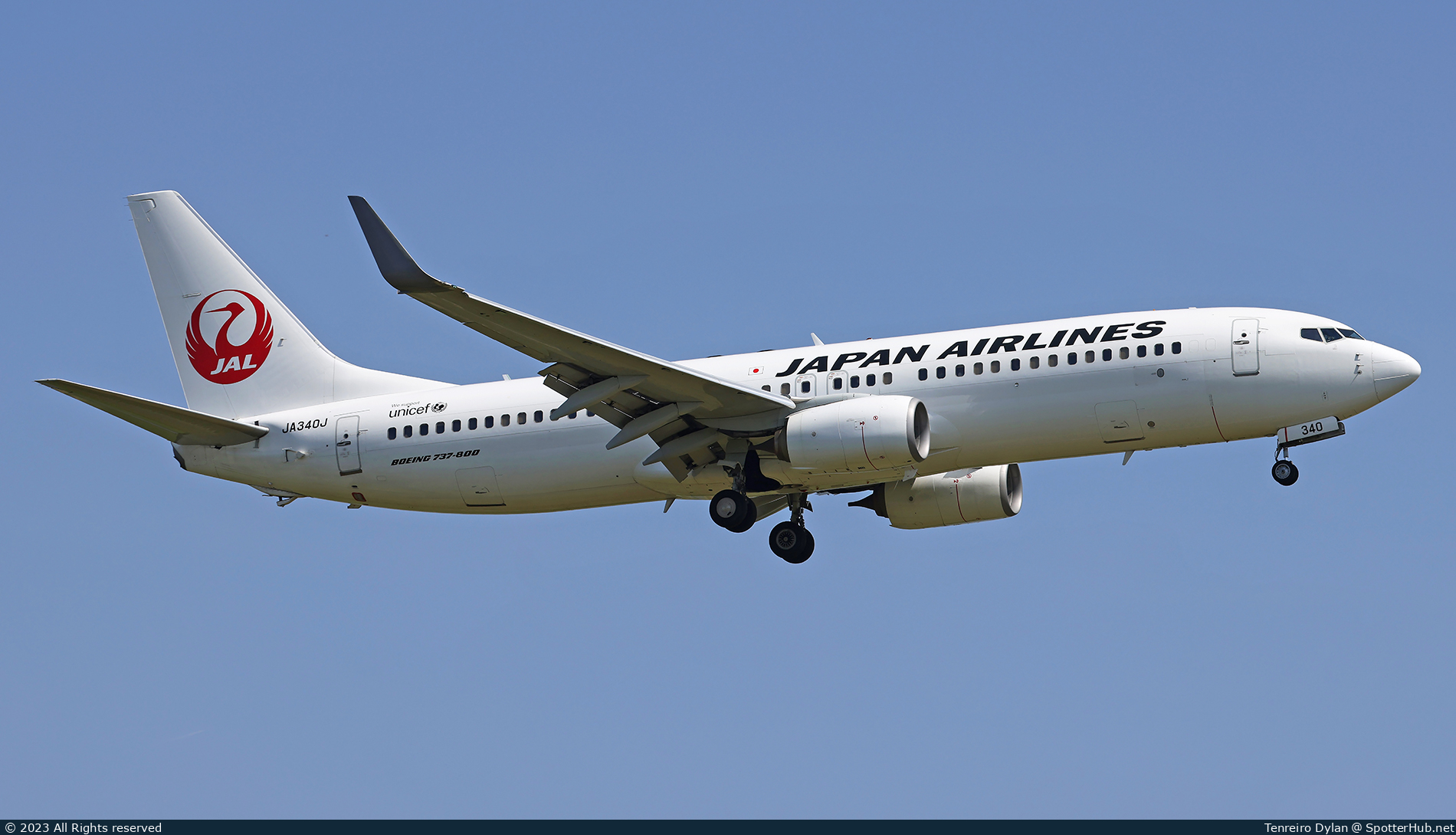 Photo of JA340J - Boeing 737-846 operated by Japan Airlines