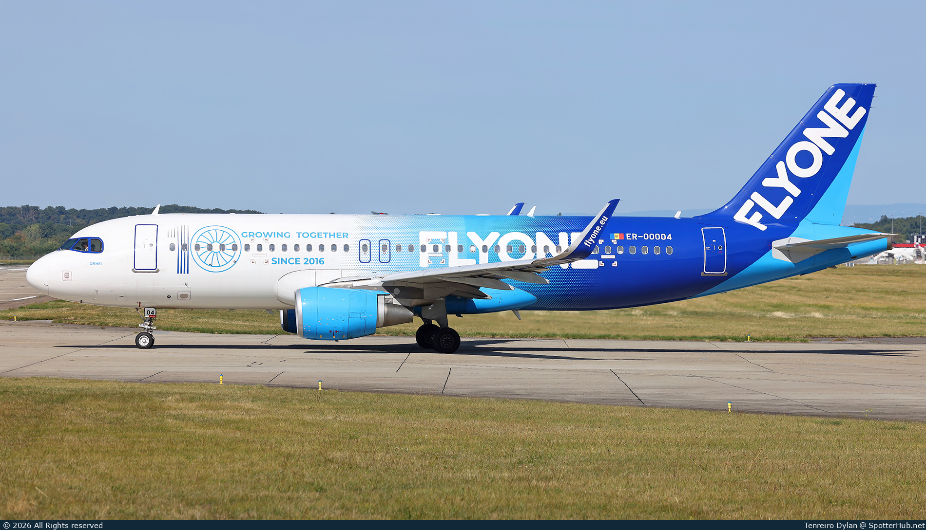 Photo of ER-00004 - Airbus A320-214 operated by FlyOne