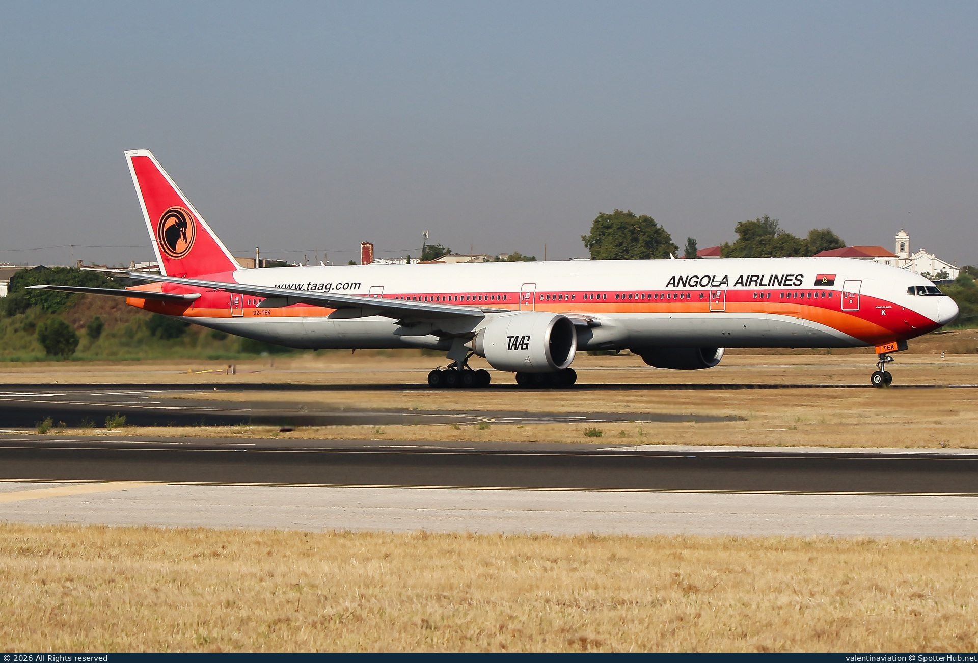 Photo of D2-TEK - Boeing 777-3M2(ER) operated by TAAG Angola Airlines