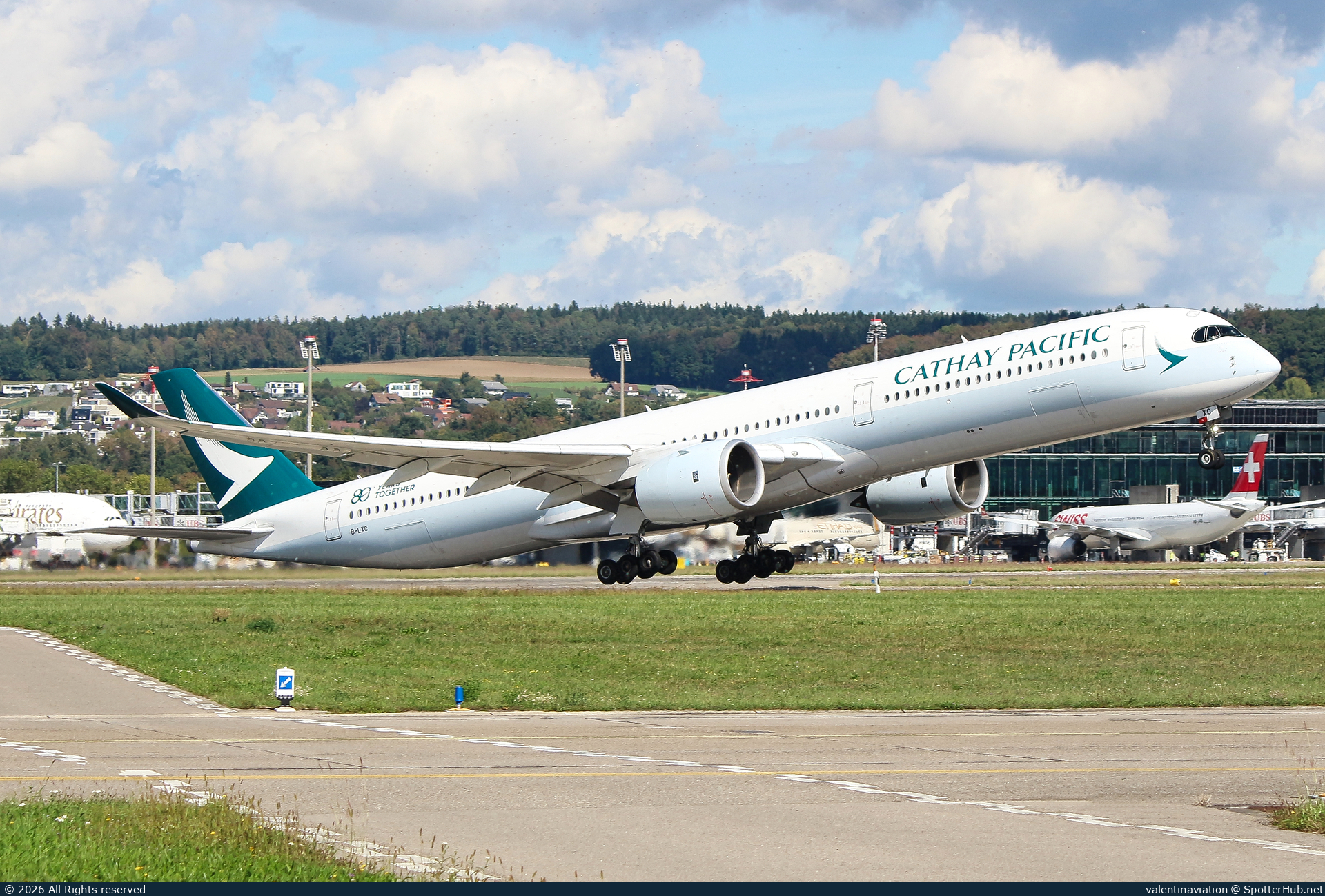 Photo of B-LXC - Airbus A350-1041 operated by Cathay Pacific Airways