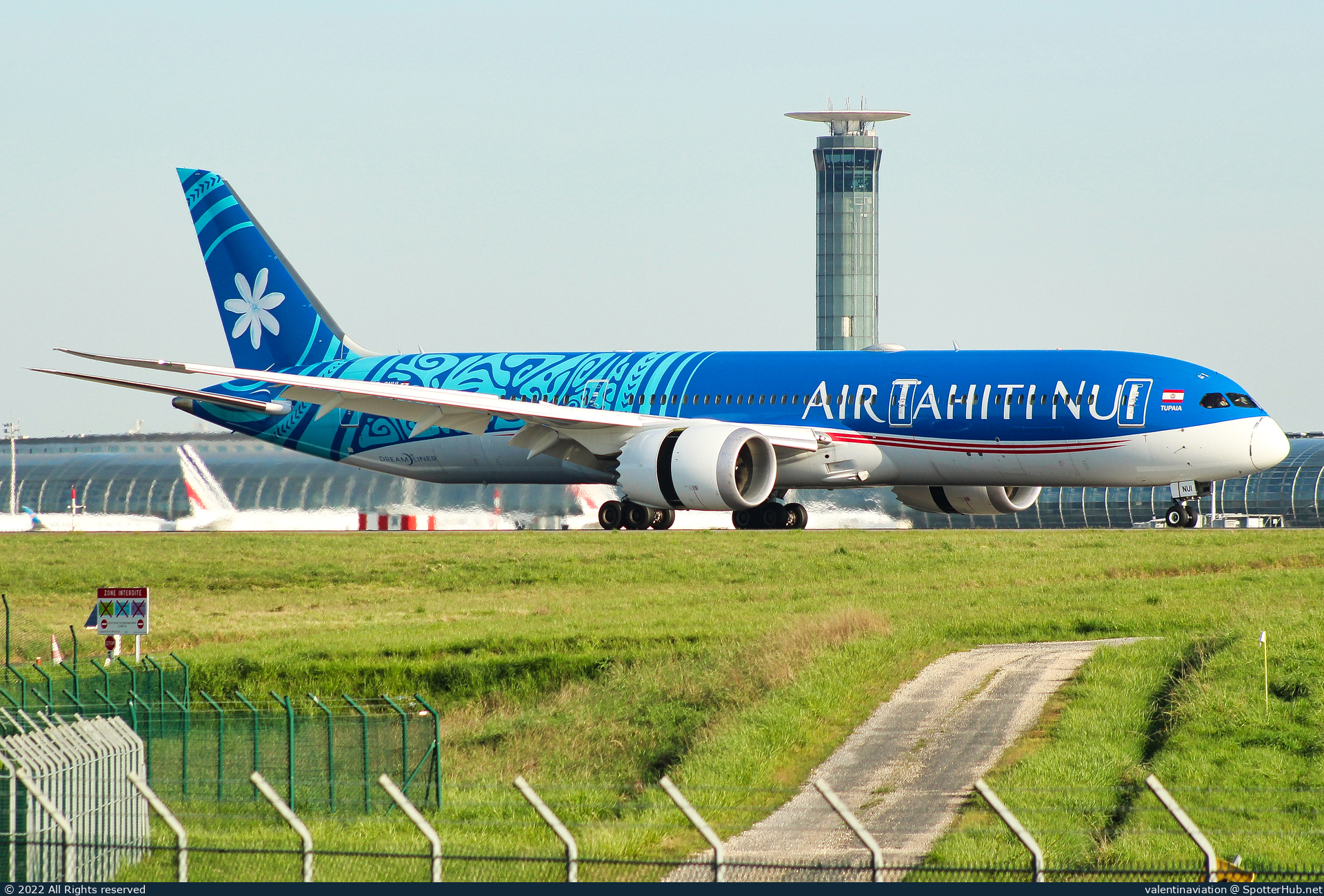 Photo of F-ONUI - Boeing 787-9 Dreamliner operated by Air Tahiti Nui
