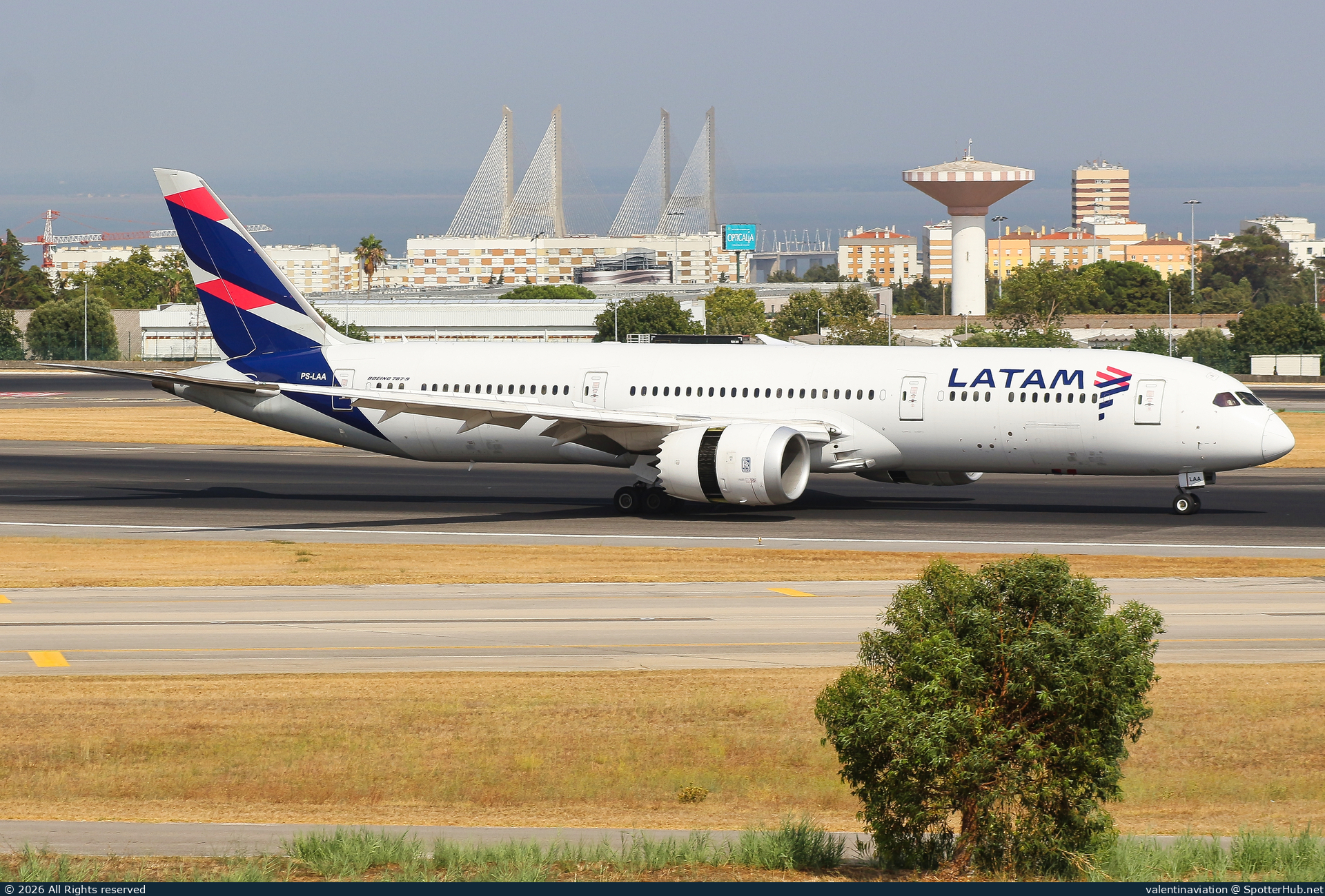 Photo of PS-LAA - Boeing 787-9 Dreamliner operated by LATAM Airlines Brasil