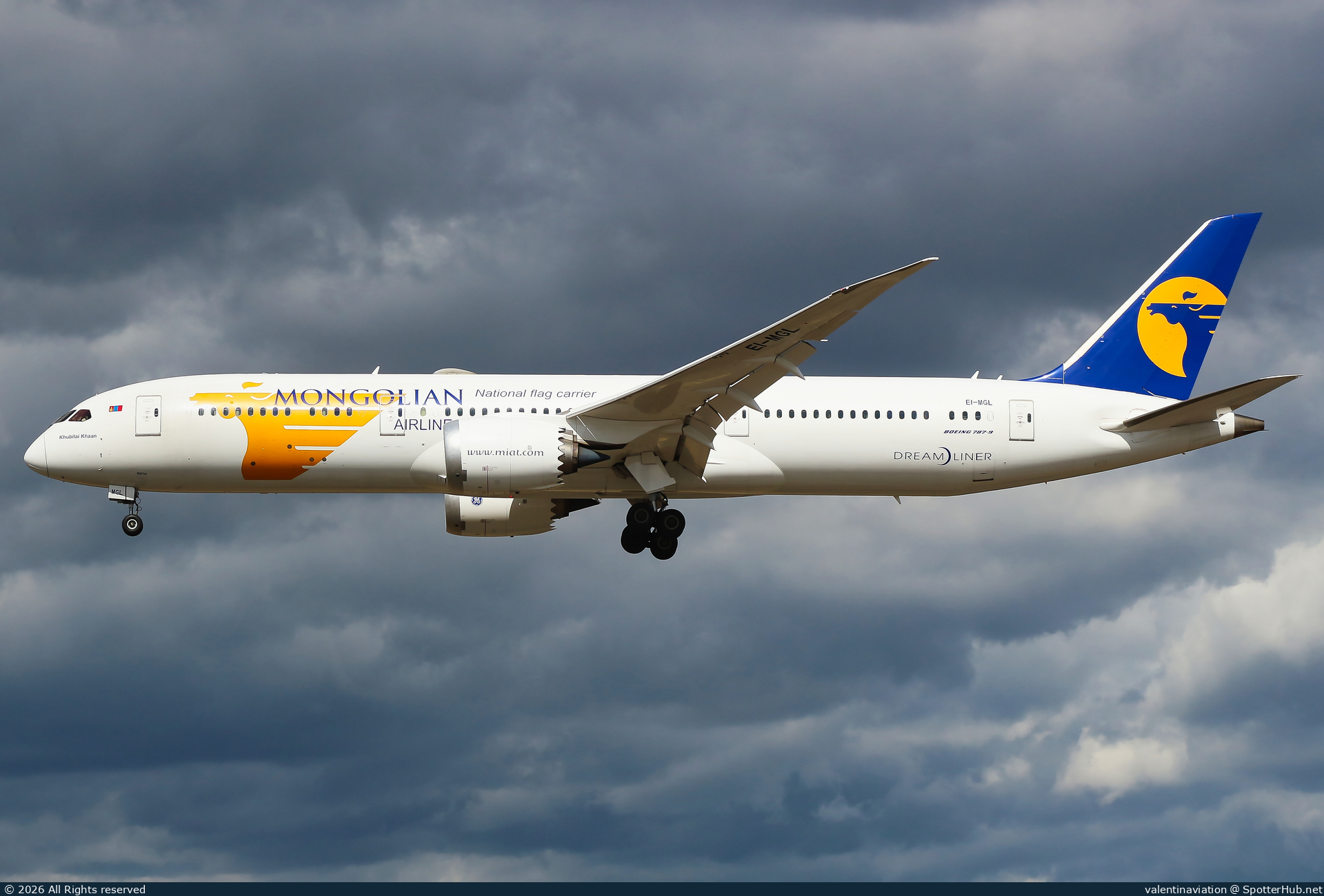 Photo of EI-MGL - Boeing 787-9 Dreamliner operated by MIAT Mongolian Airlines