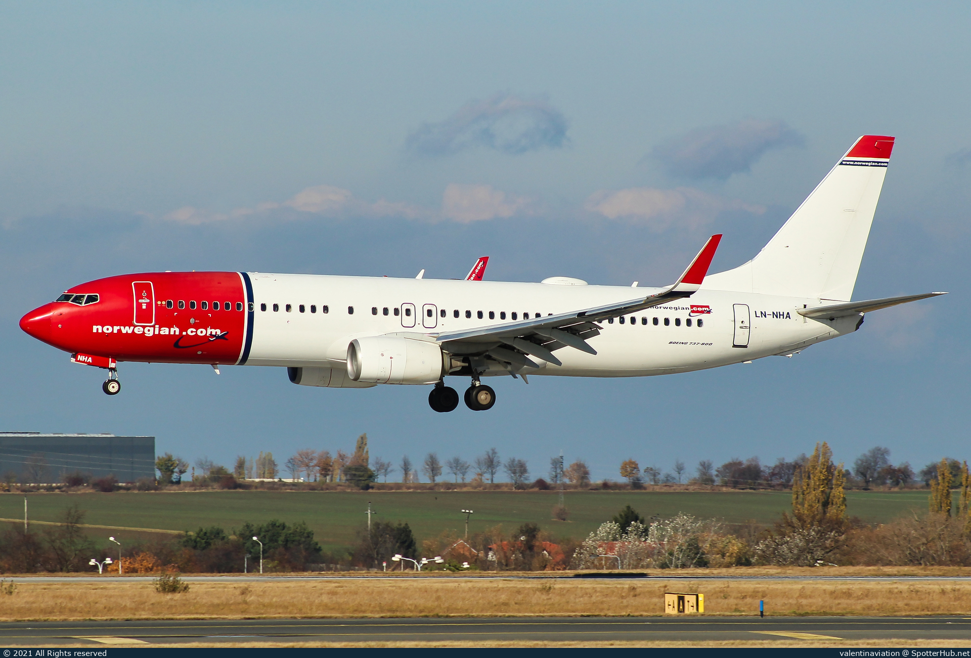 Photo of LN-NHA - Boeing 737-8JP operated by Norwegian Air Shuttle