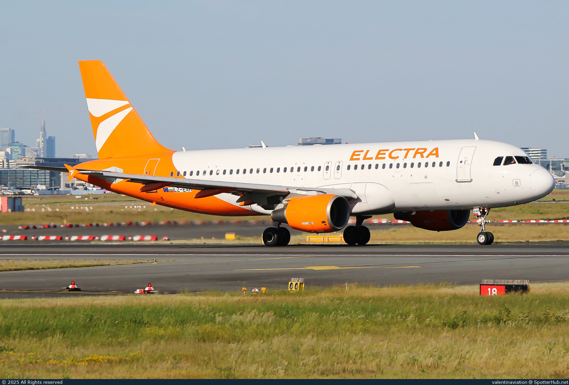 Photo of LZ-EAH - Airbus A320-214 operated by Electra Airways