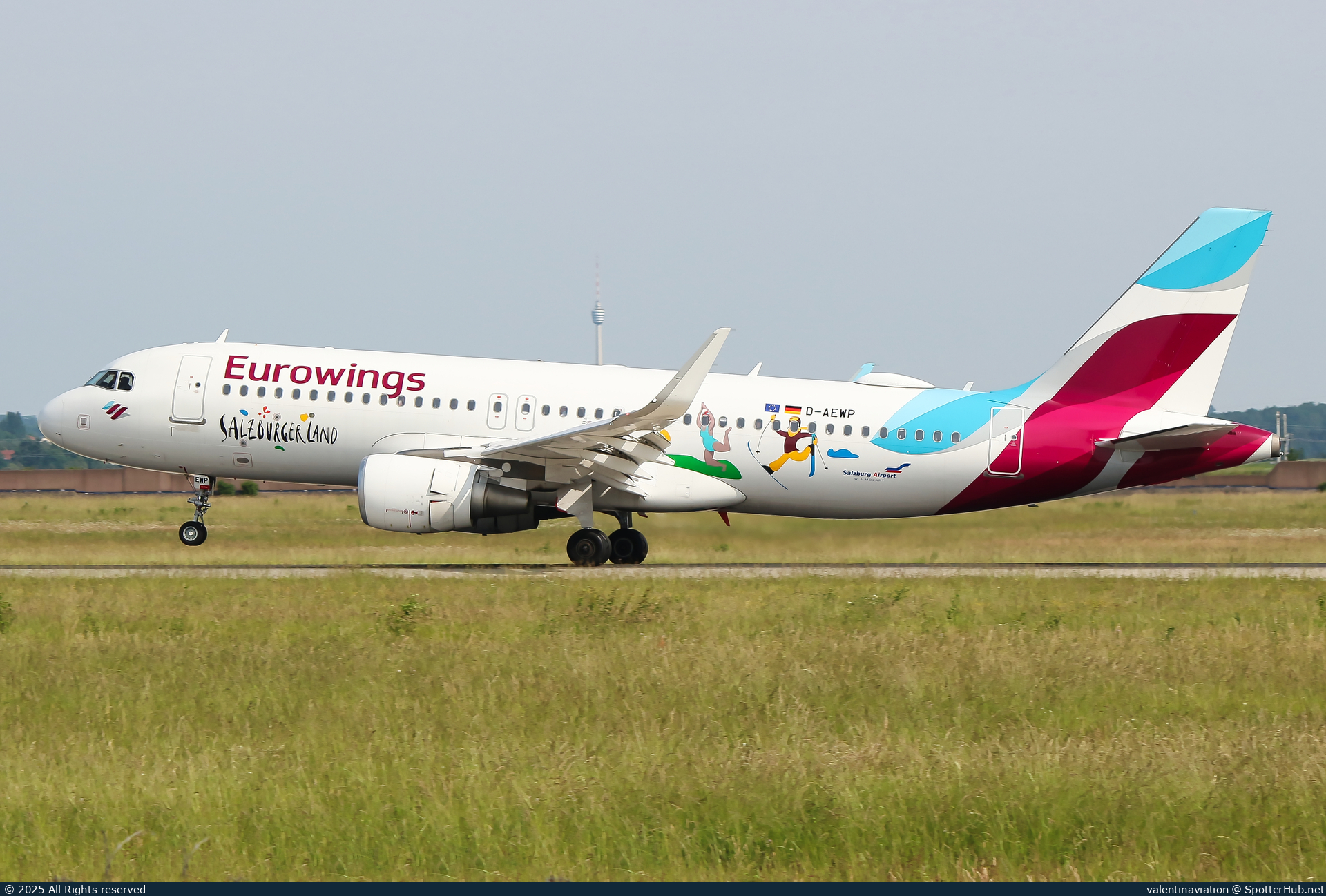 Photo of D-AEWP - Airbus A320-214 operated by Eurowings