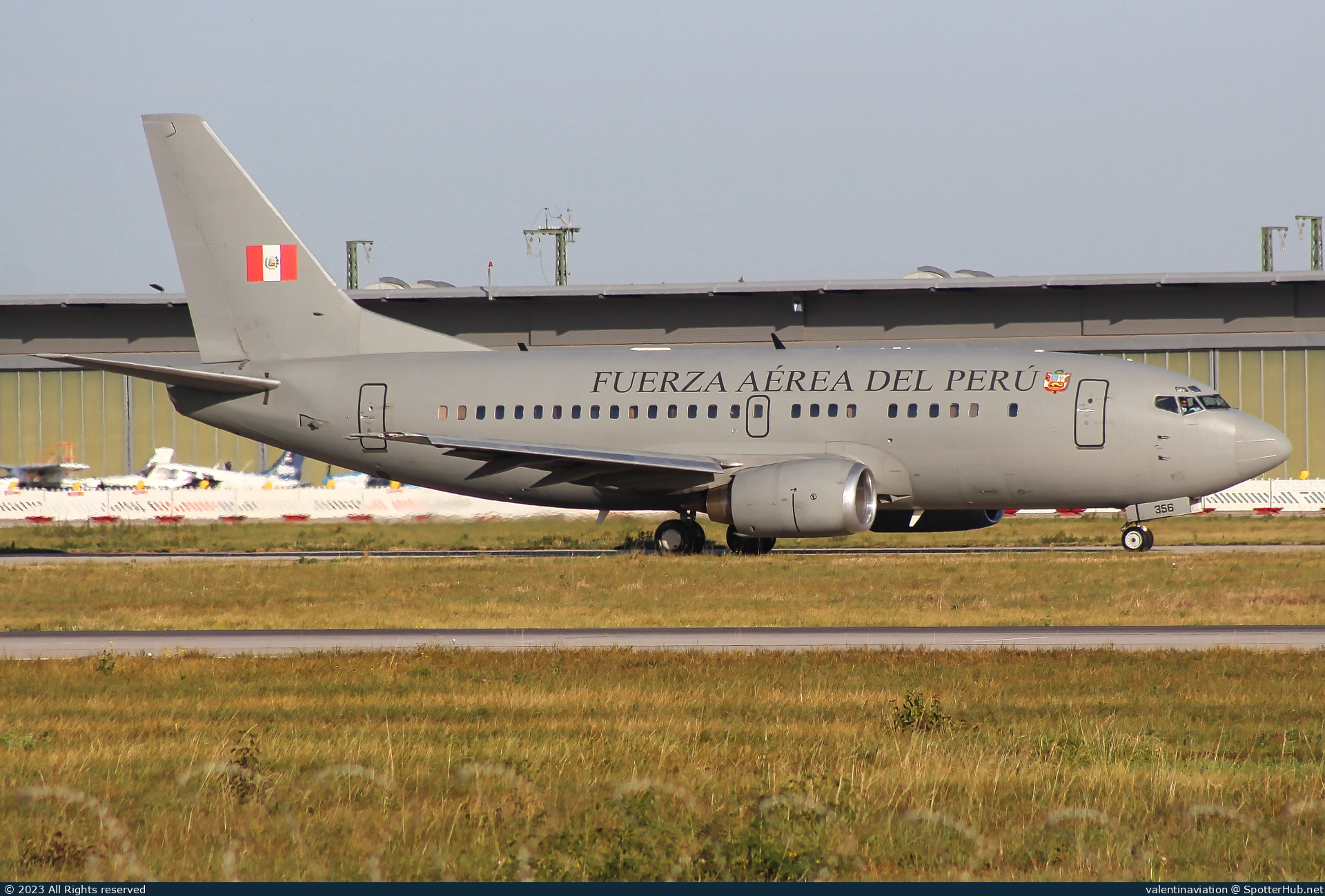 Photo of FAP356 - Boeing 737-528 operated by Peruvian Air Force