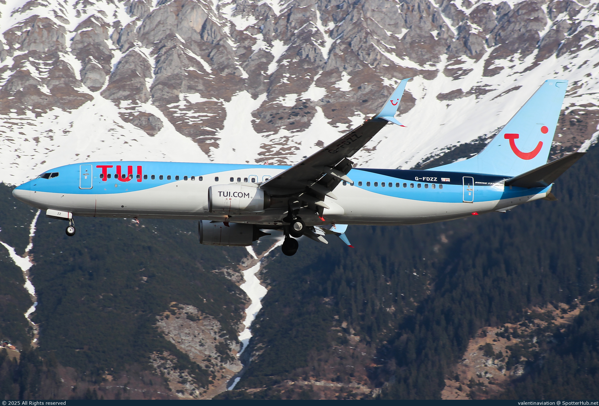 Photo of G-FDZZ - Boeing 737-8K5 operated by TUI Airways