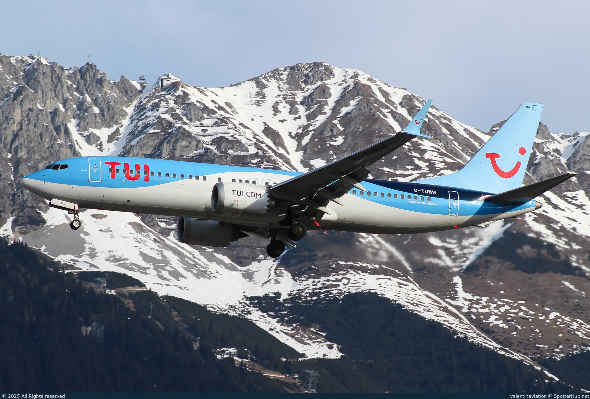 Photo of G-TUMW - Boeing 737 MAX 8 operated by TUI Airways