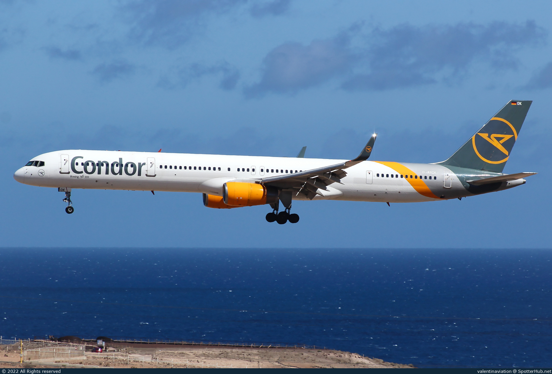 Photo of D-ABOK - Boeing 757-330 operated by Condor