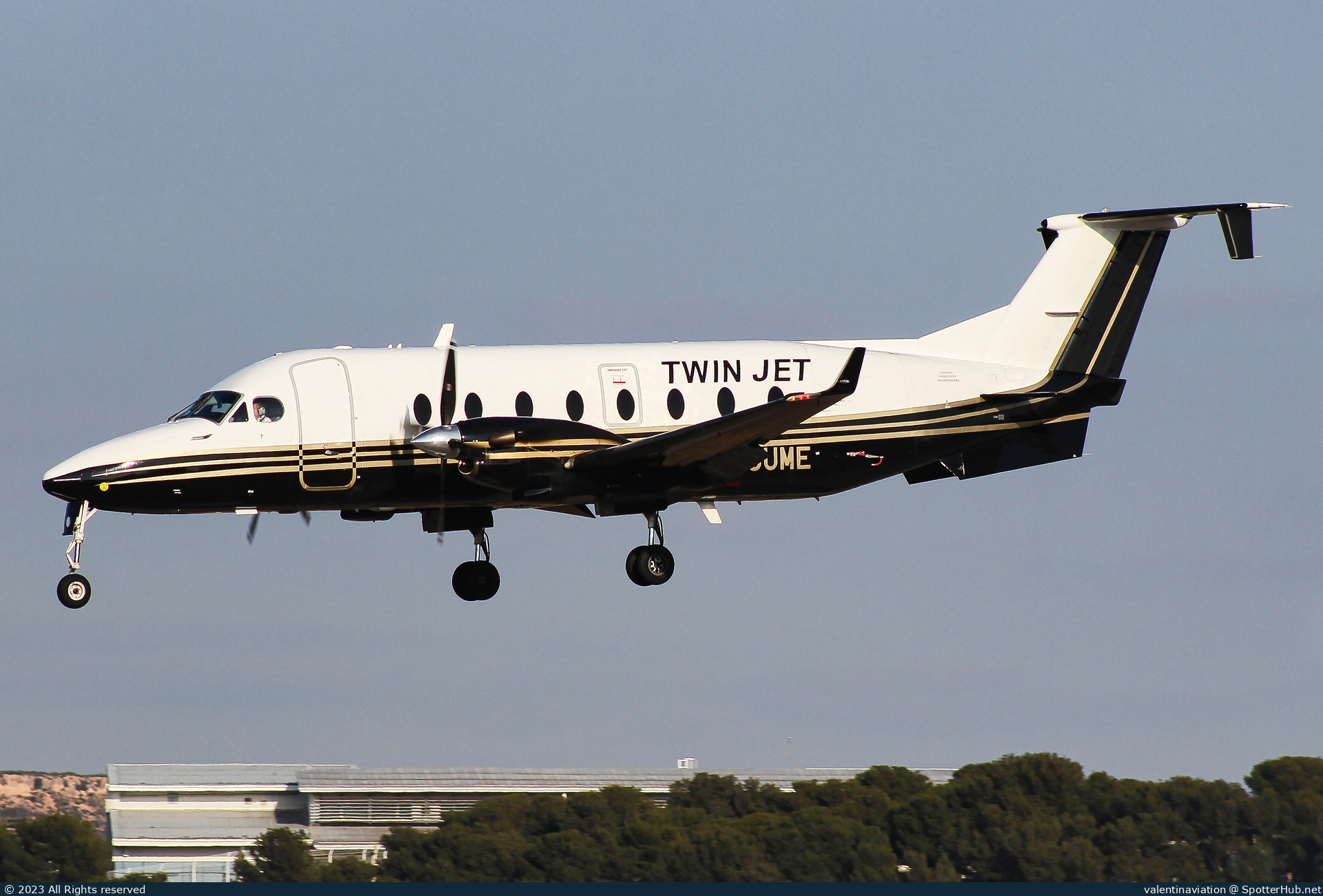 Photo of F-GUME - Beechcraft 1900D operated by Twin Jet