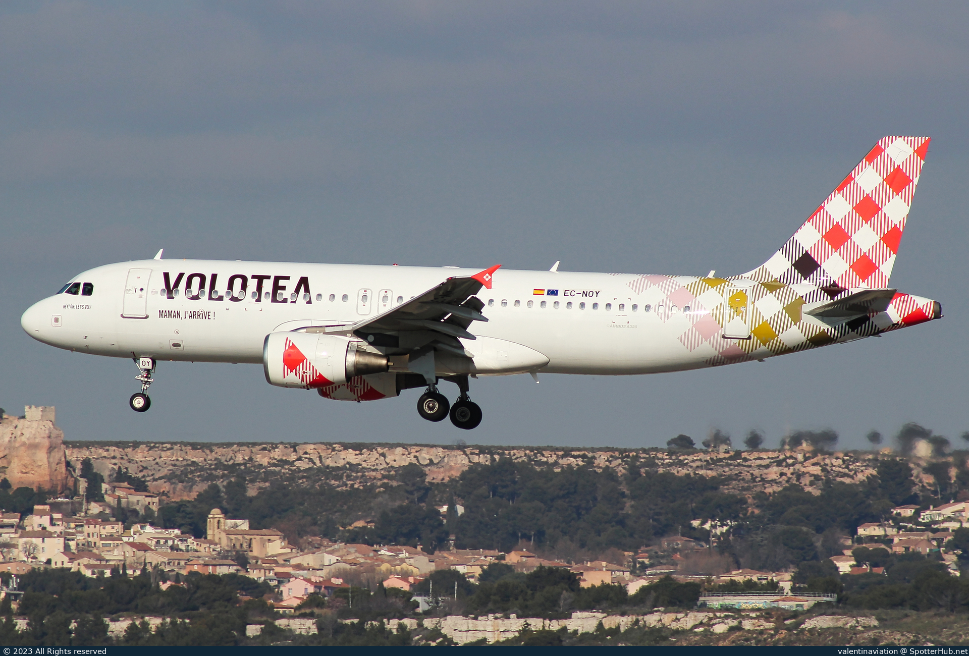 Photo of EC-NOY - Airbus A320-214 operated by Volotea