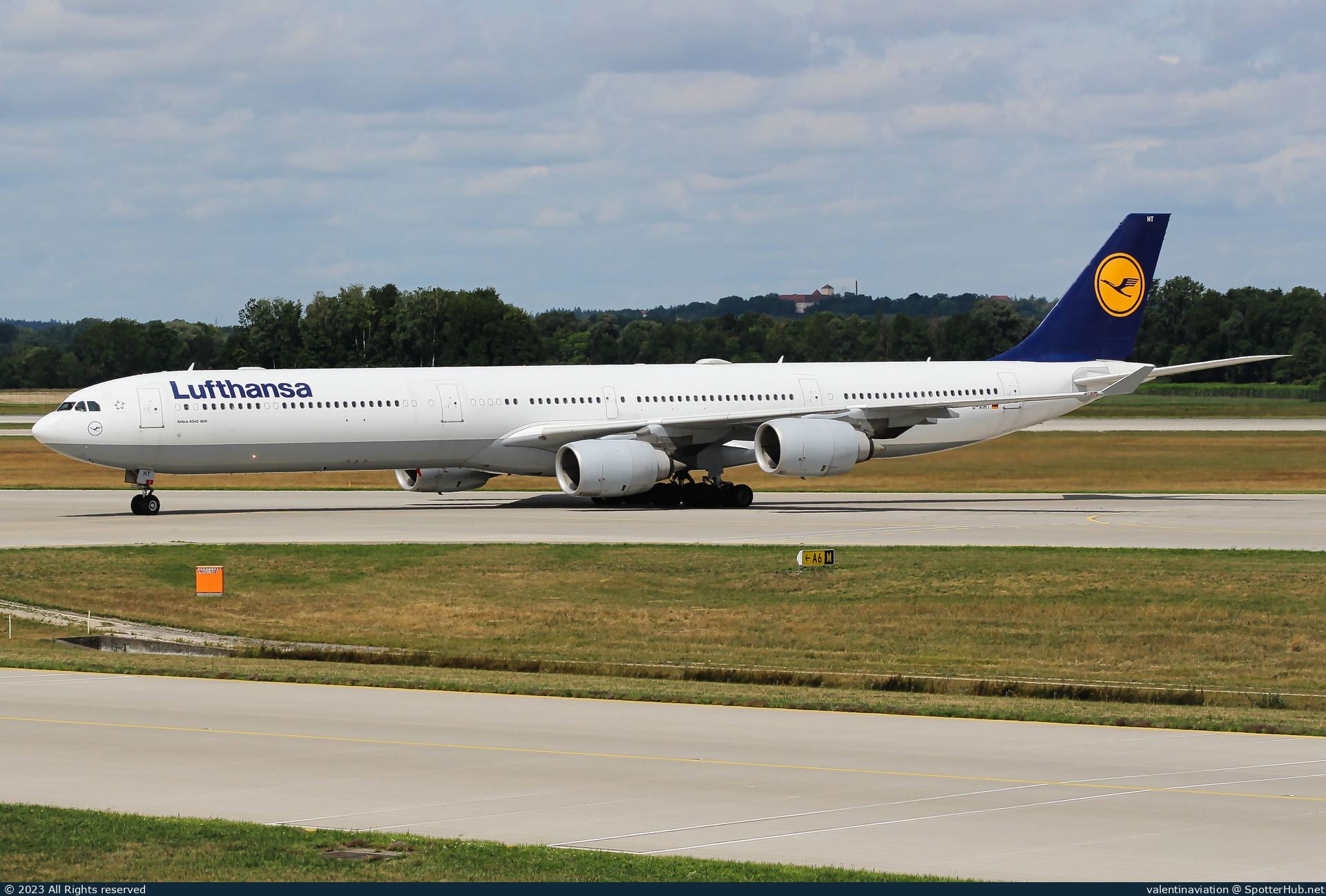 Photo of D-AIHT - Airbus A340-642 operated by Lufthansa