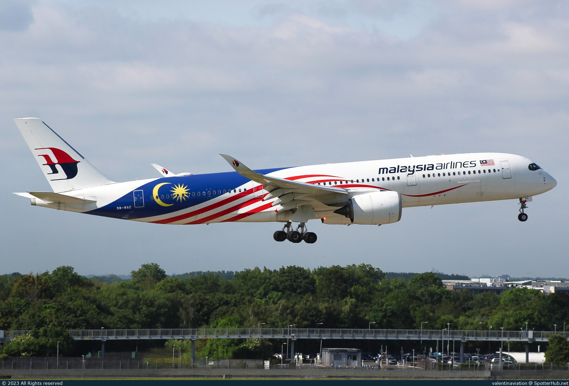 Photo of 9M-MAC - Airbus A350-941 operated by Malaysia Airlines