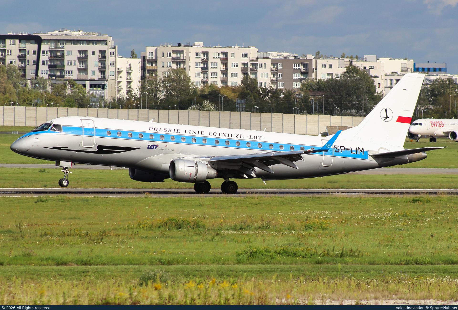 Photo of SP-LIM - Embraer ERJ-175LR operated by LOT Polish Airlines