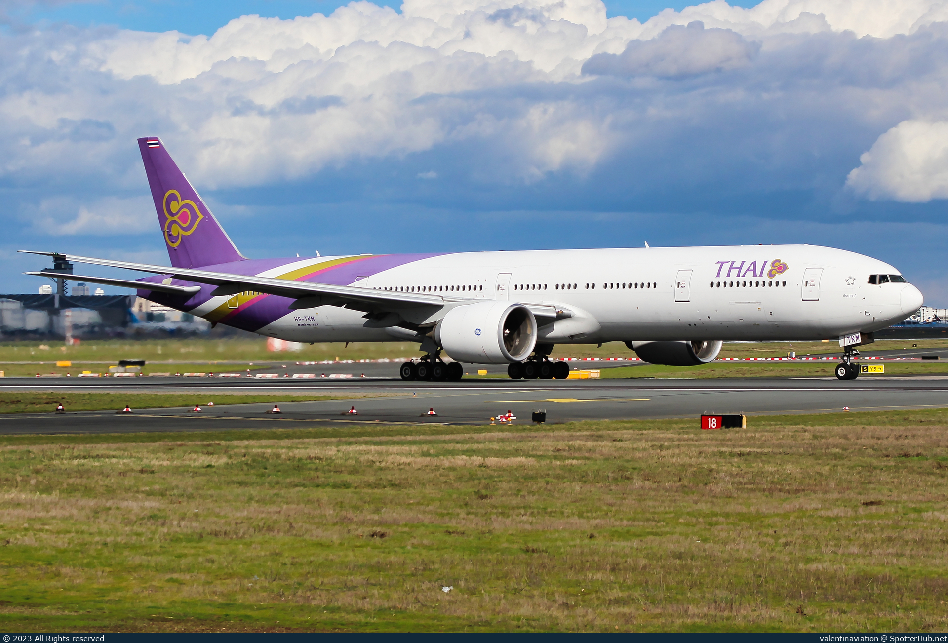 Photo of HS-TKM - Boeing 777-3AL(ER) operated by Thai Airways International