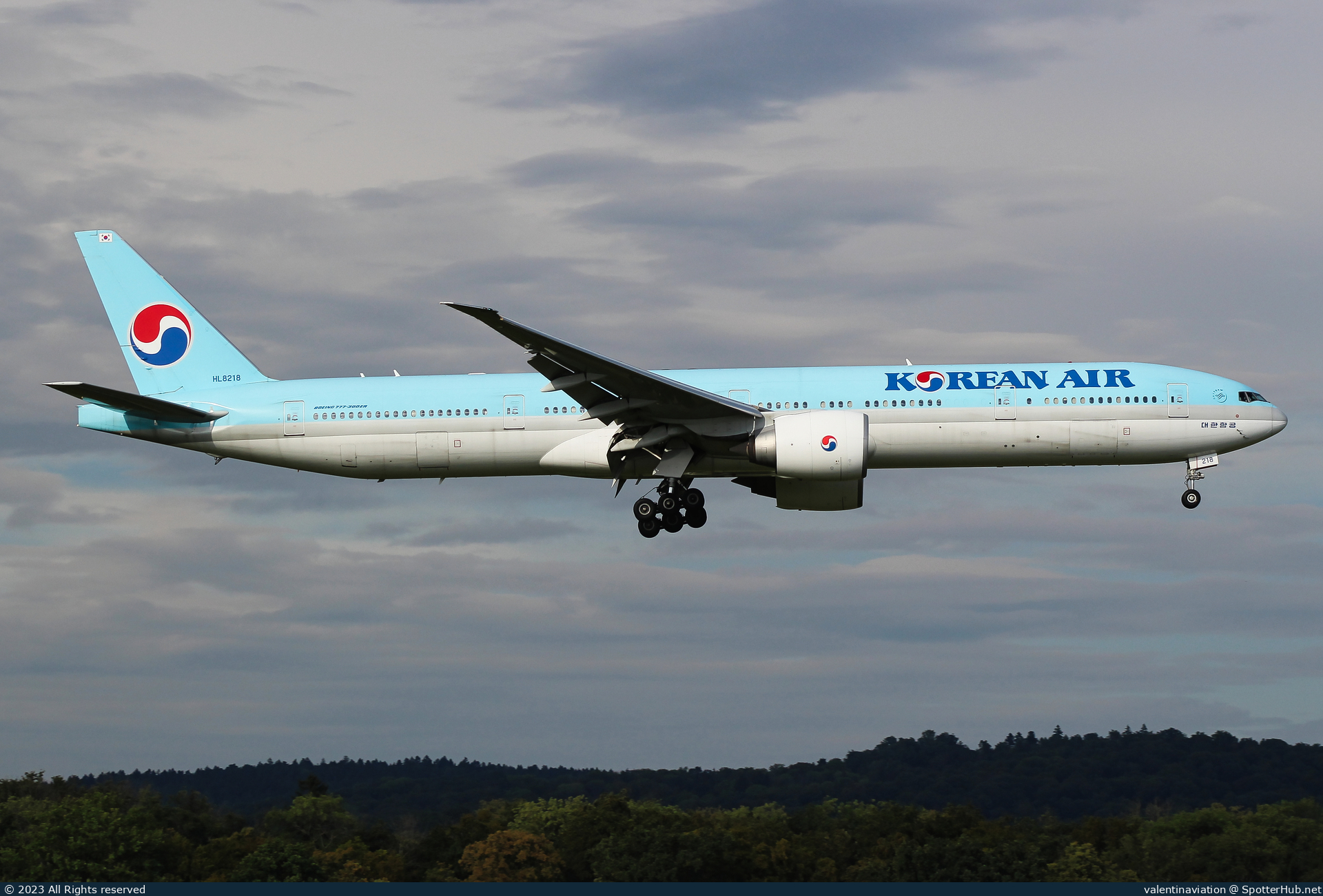 Photo of HL8218 - Boeing 777-3B5(ER) operated by Korean Air