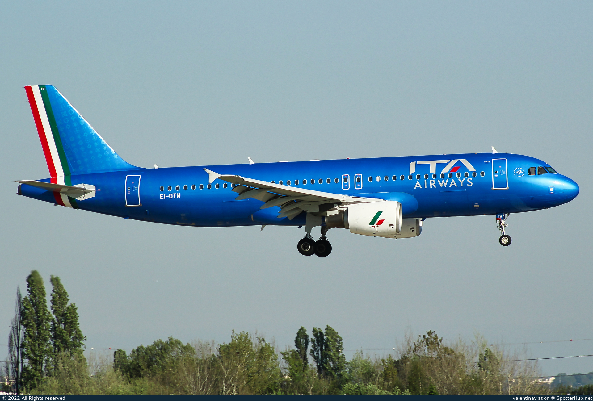 Photo of EI-DTM - Airbus A320-216 operated by ITA Airways