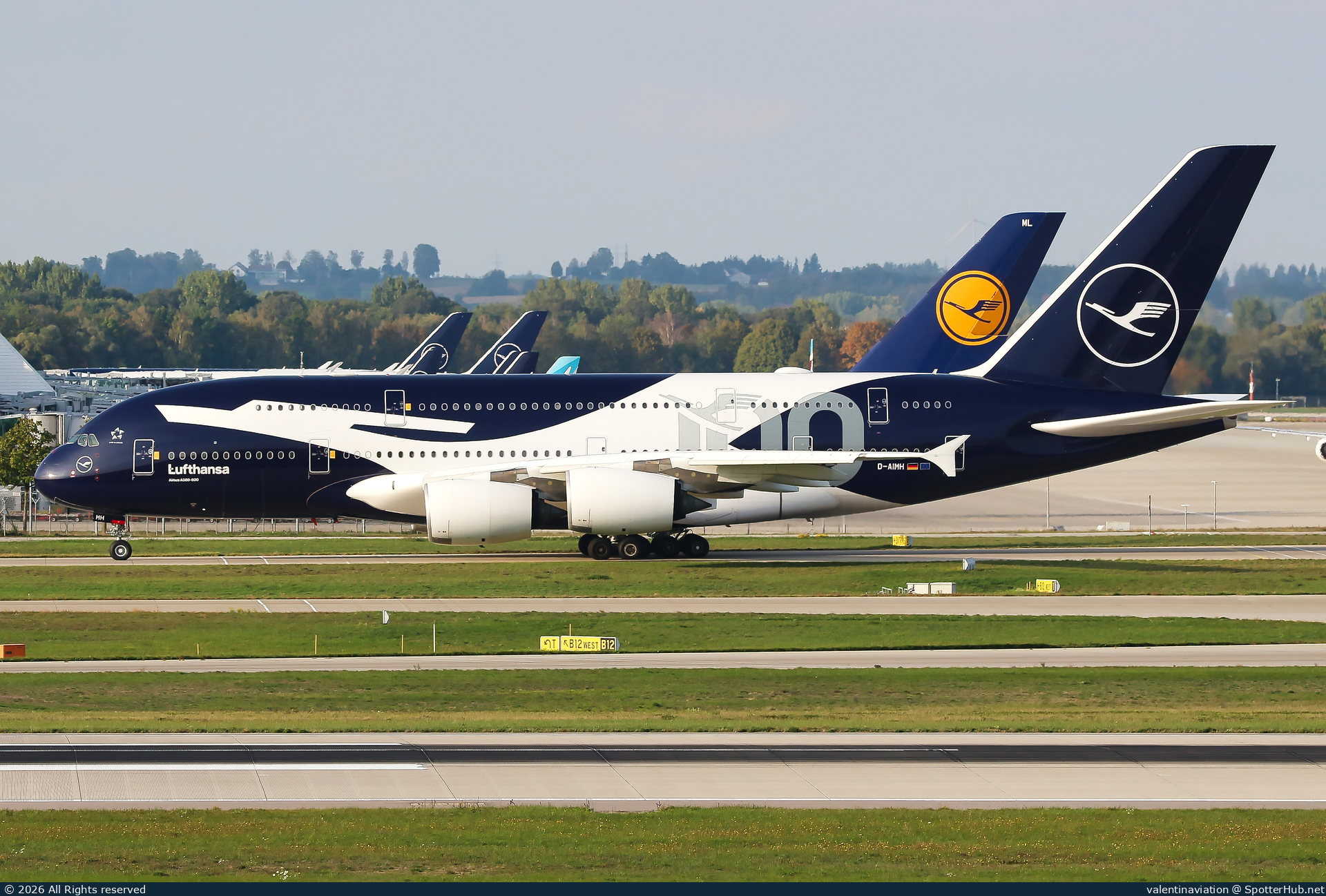 Photo of D-AIMH - Airbus A380-841 operated by Lufthansa