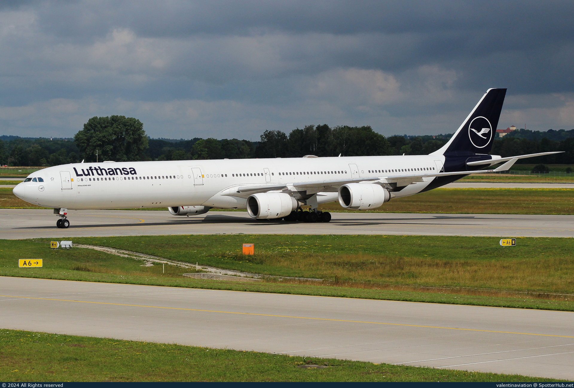 Photo of D-AIHI - Airbus A340-642 operated by Lufthansa