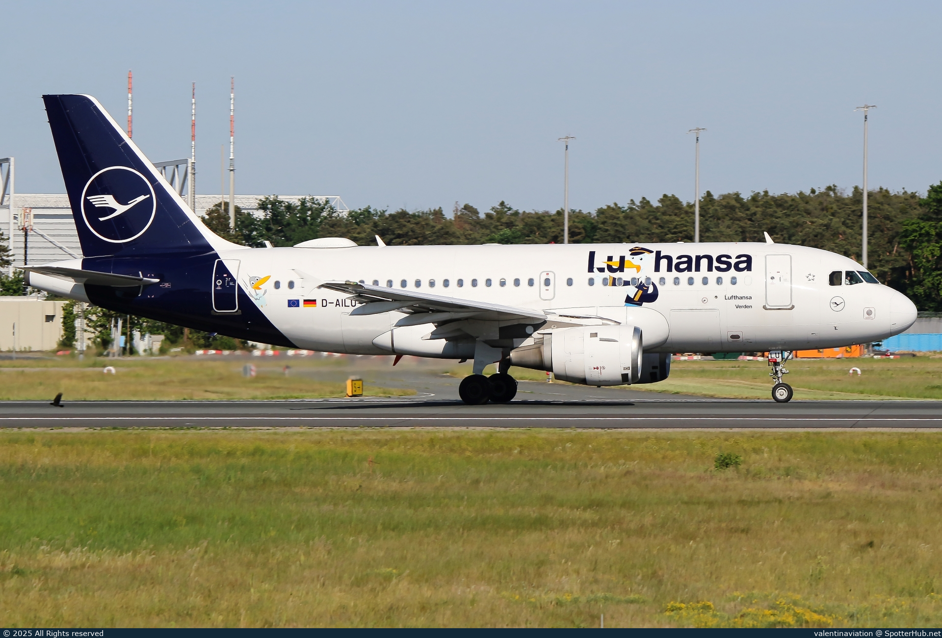 Photo of D-AILU - Airbus A319-114 operated by Lufthansa