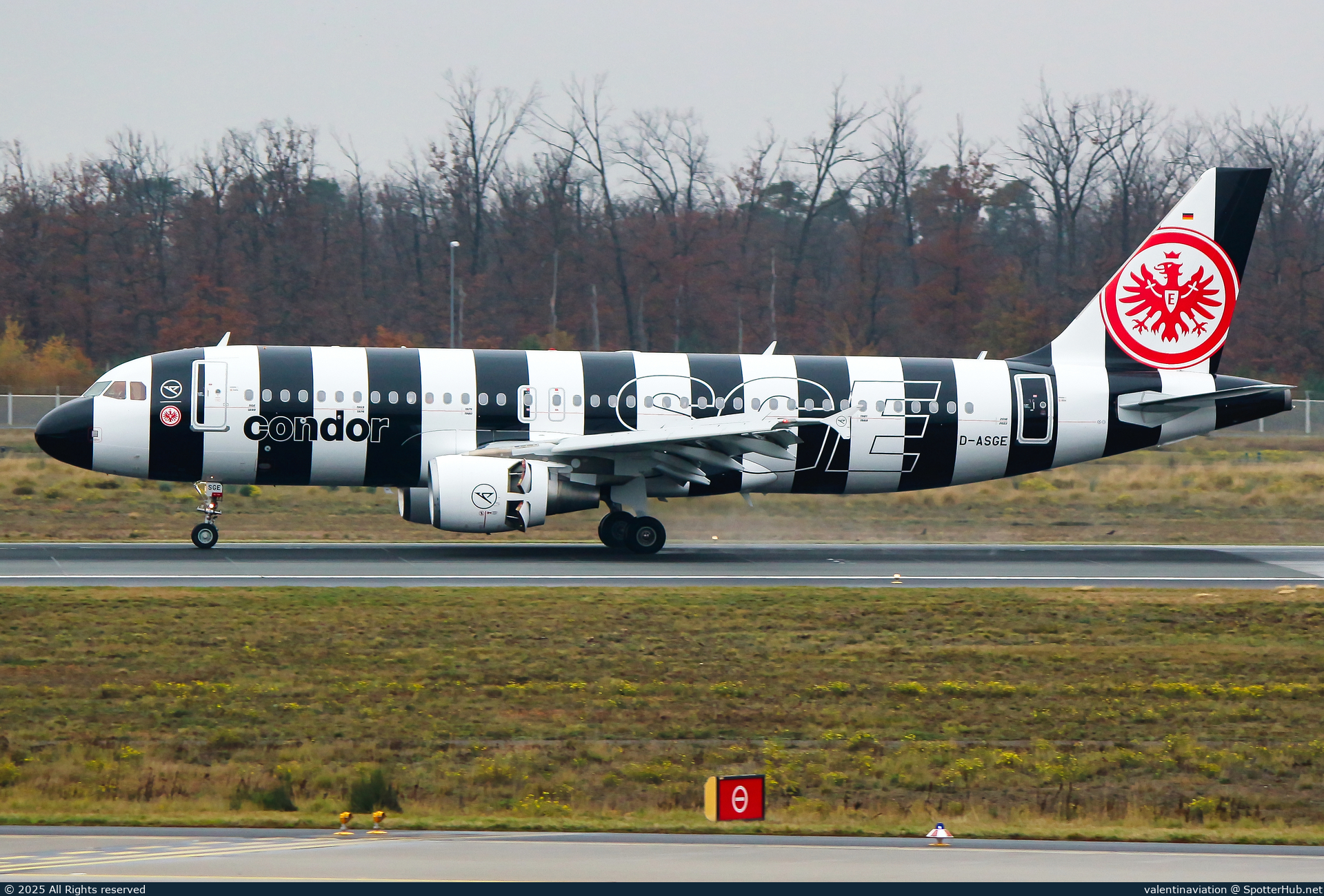 Photo of D-ASGE - Airbus A320-214 operated by Condor
