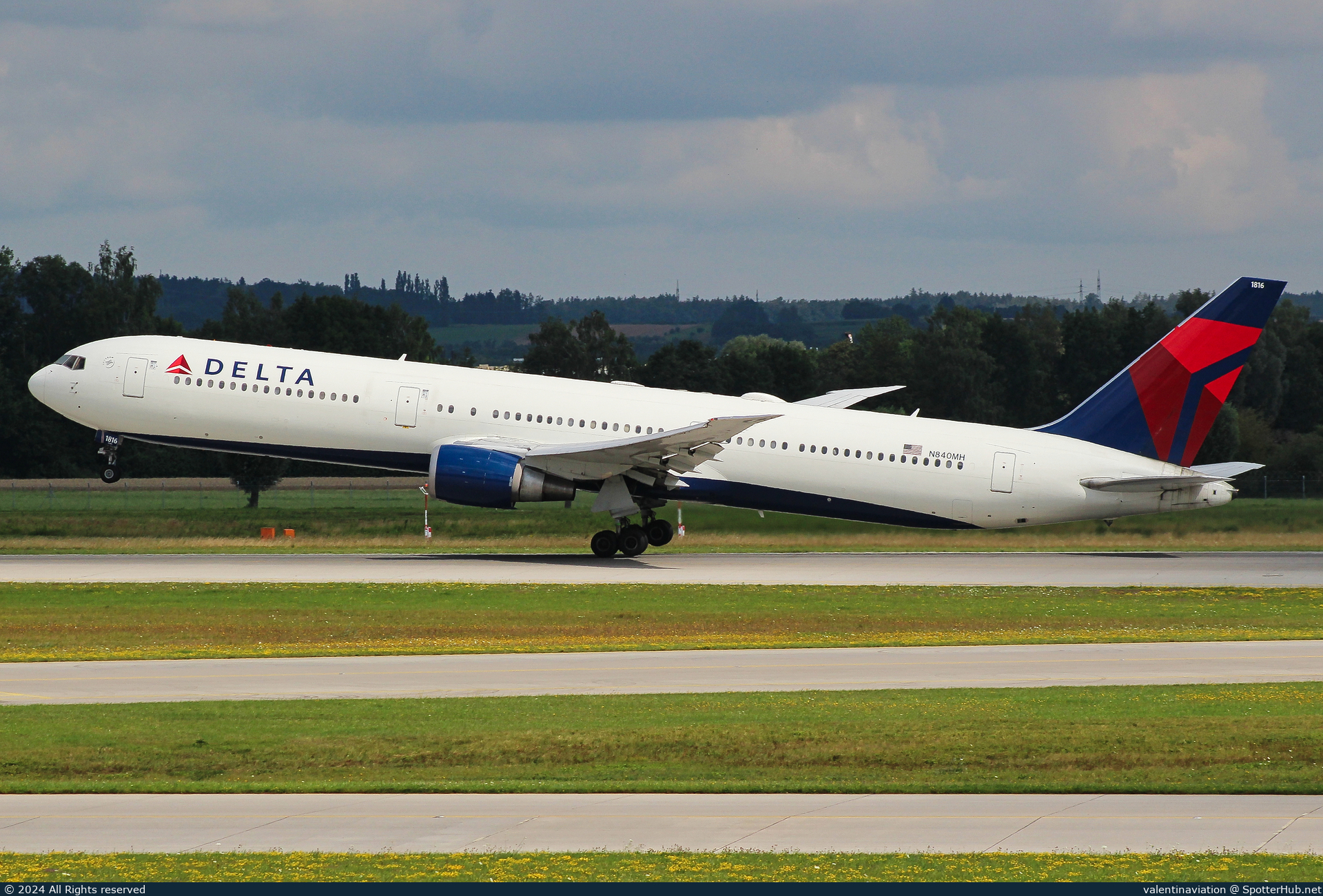 Photo of N840MH - Boeing 767-432(ER) operated by Delta Air Lines