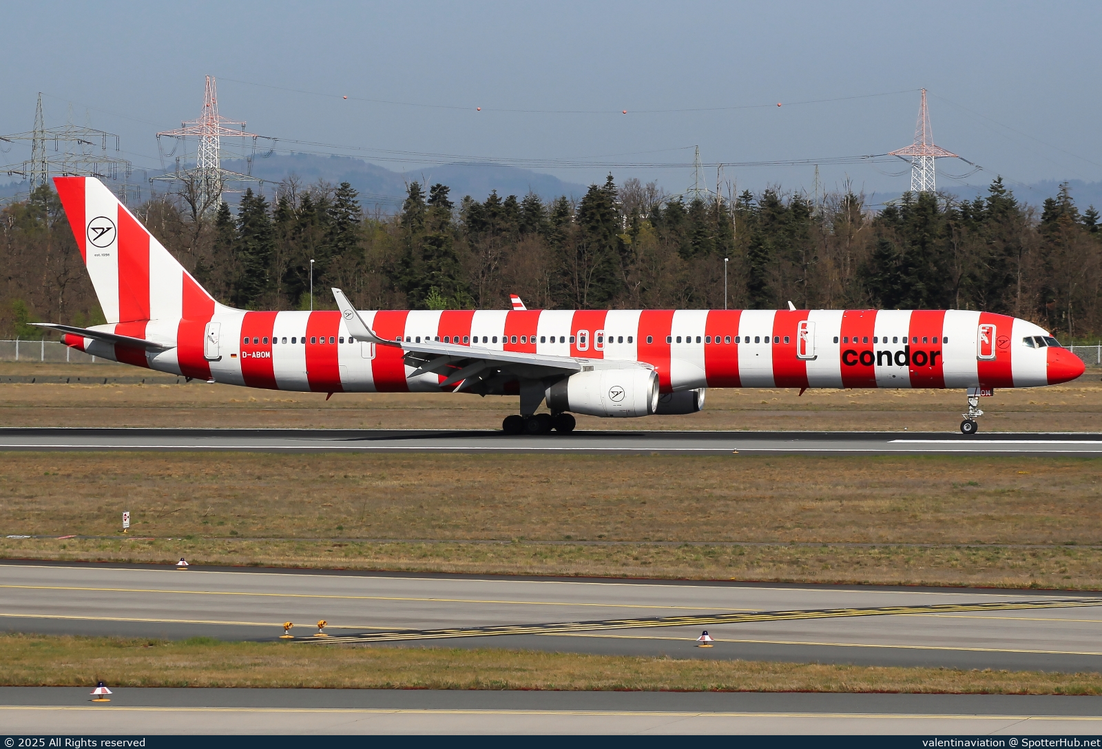 Photo of D-ABOM - Boeing 757-330 operated by Condor