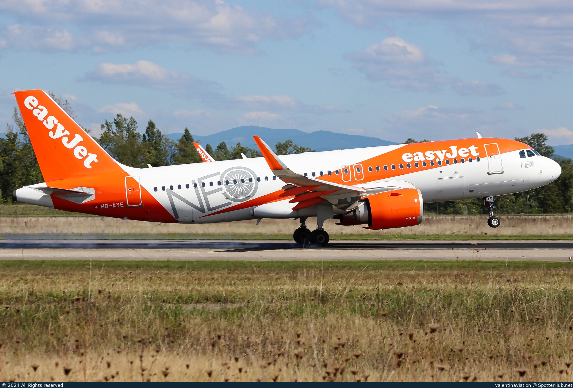 Photo of HB-AYE - Airbus A320-251N operated by easyJet Switzerland