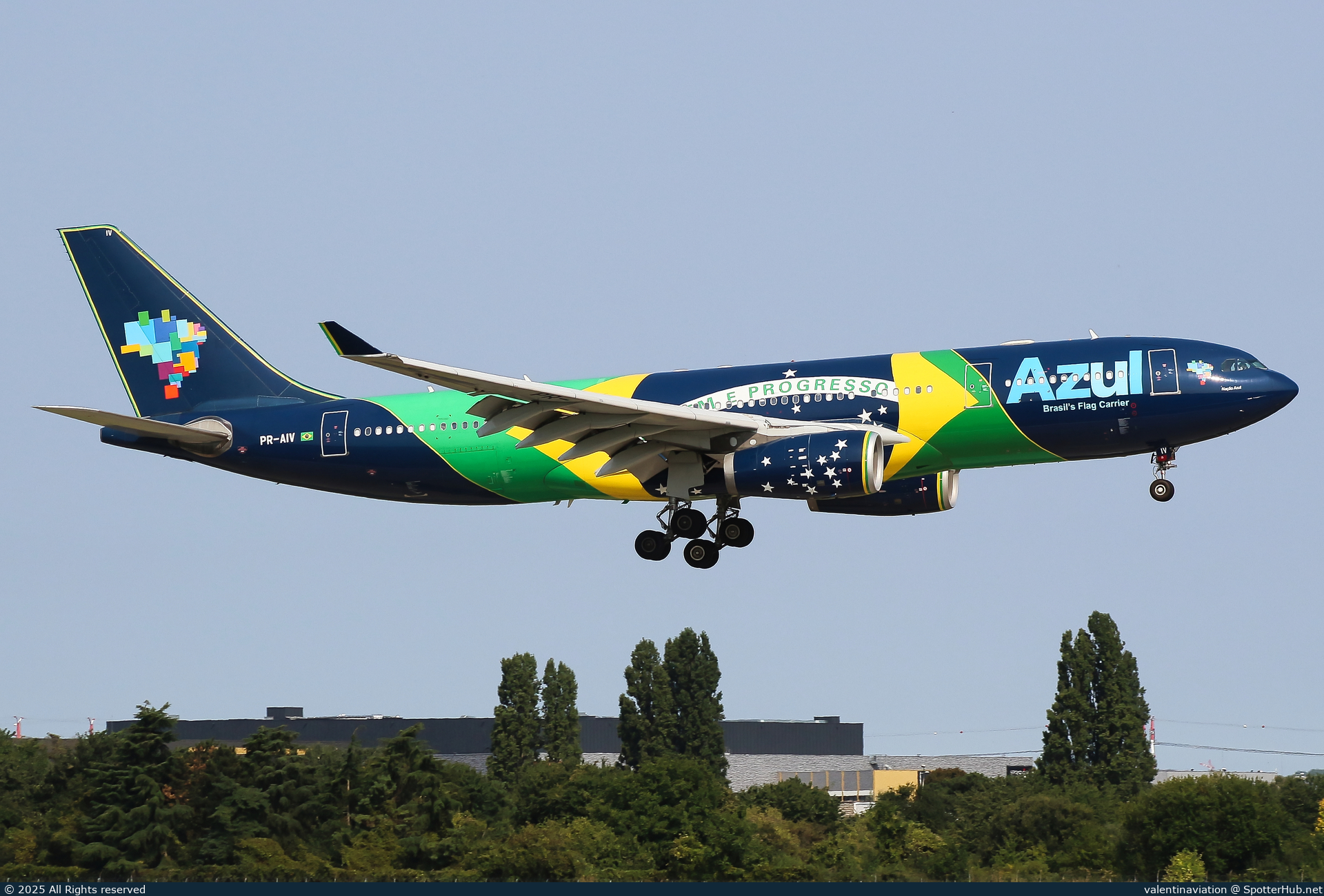 Photo of PR-AIV - Airbus A330-243 operated by Azul