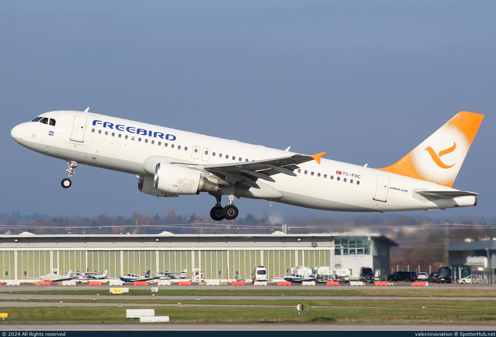 Photo of TC-FHC - Airbus A320-214 operated by Freebird Airlines