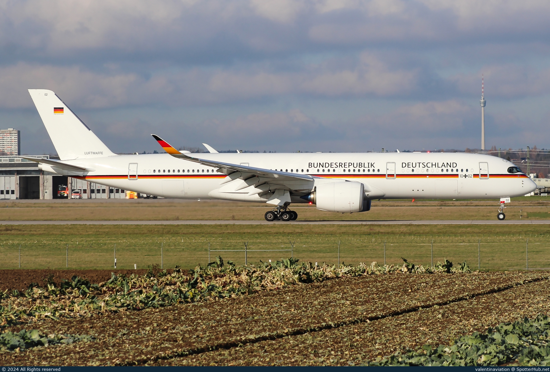 Photo of 10+02 - Airbus A350-941(CJ) operated by German Air Force