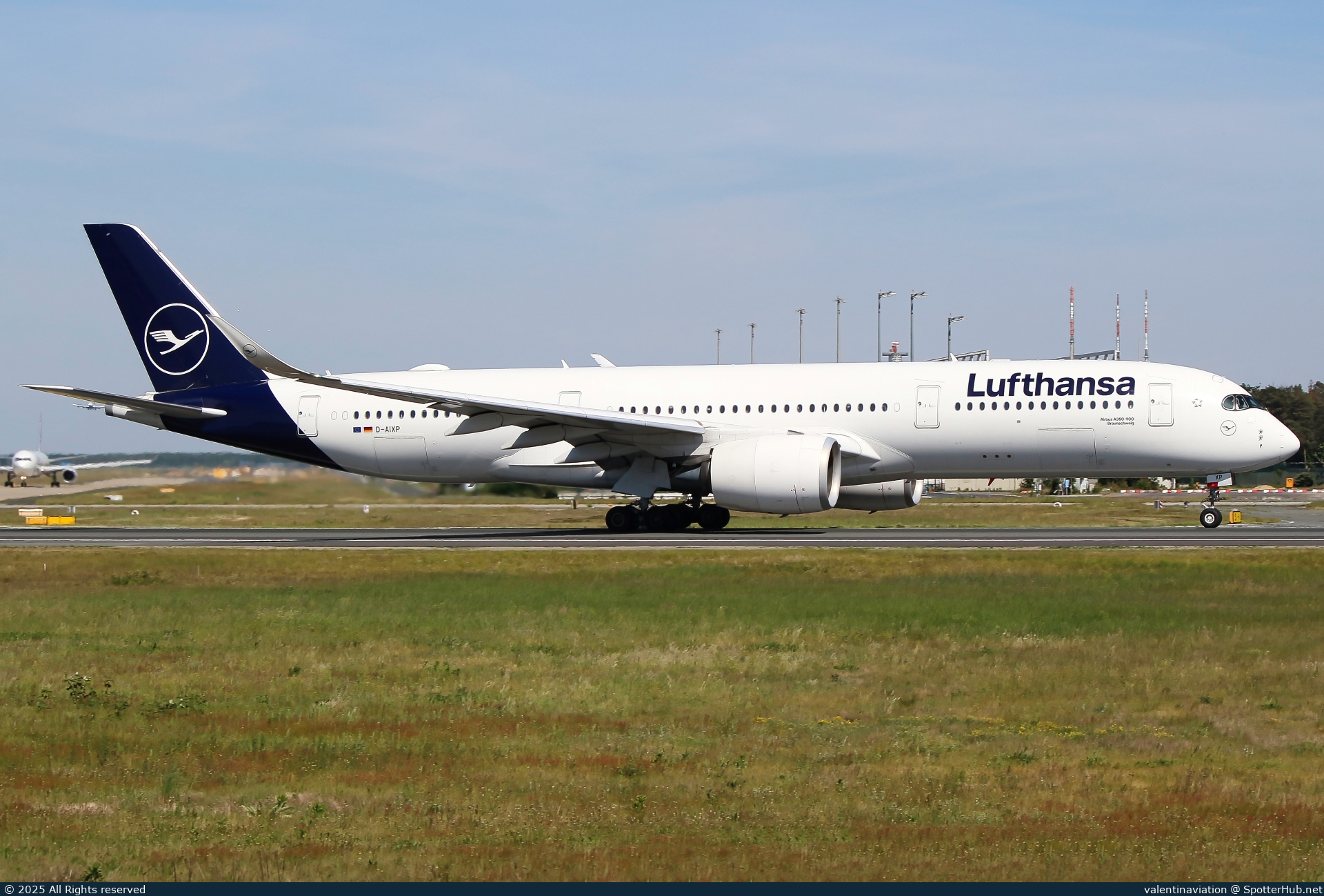 Photo of D-AIXP - Airbus A350-941 operated by Lufthansa