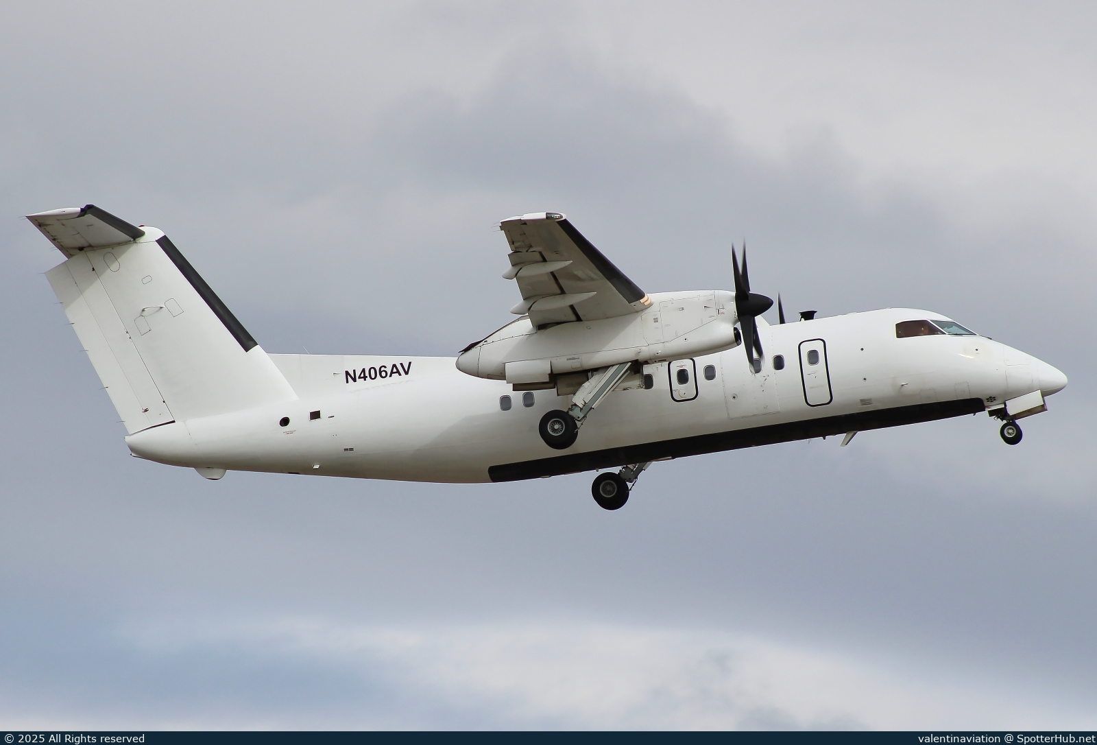 Photo of N406AV - Bombardier DHC-8-201 Dash 8 Q200 operated by Berry Aviation