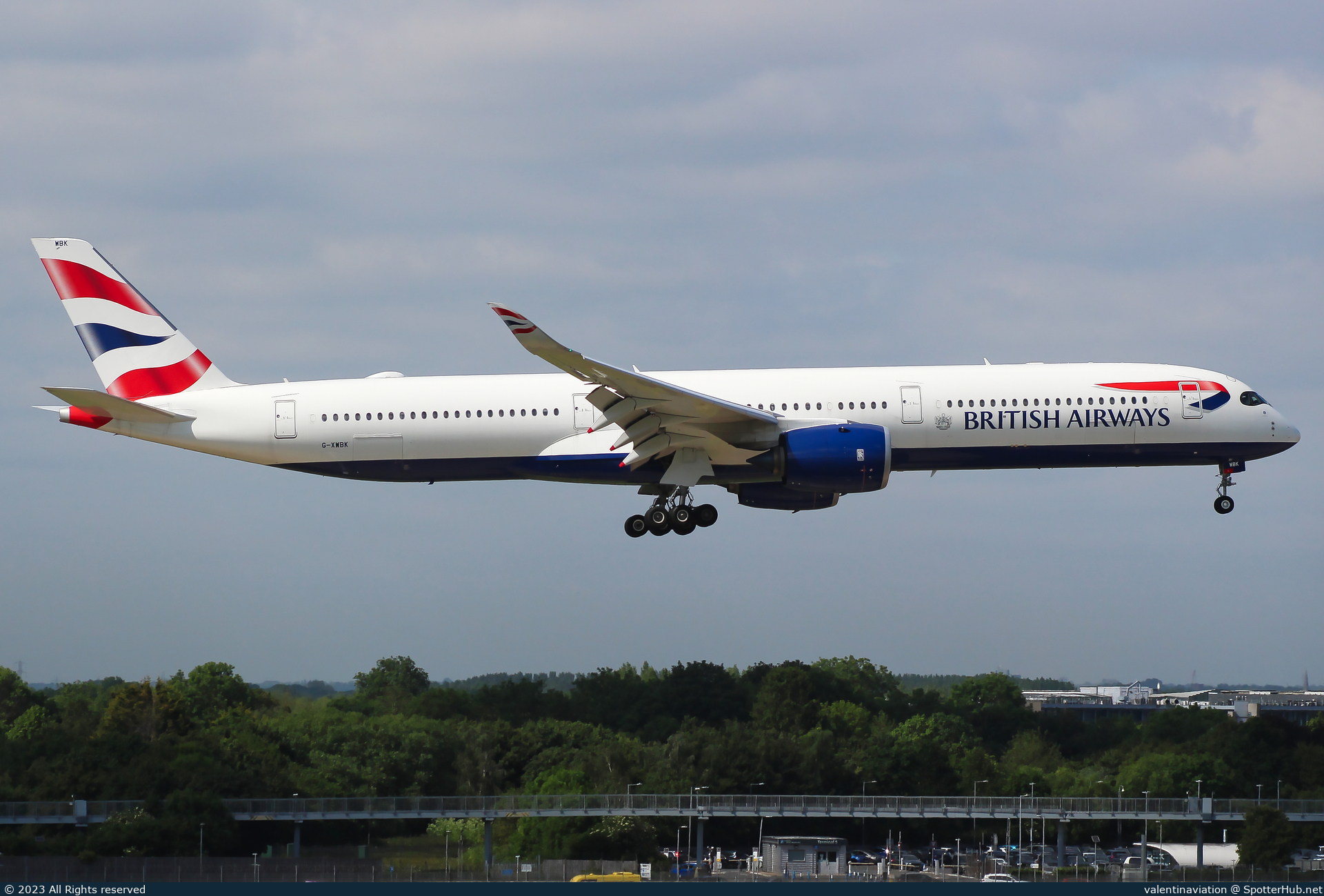 Photo of G-XWBK - Airbus A350-1041 operated by British Airways