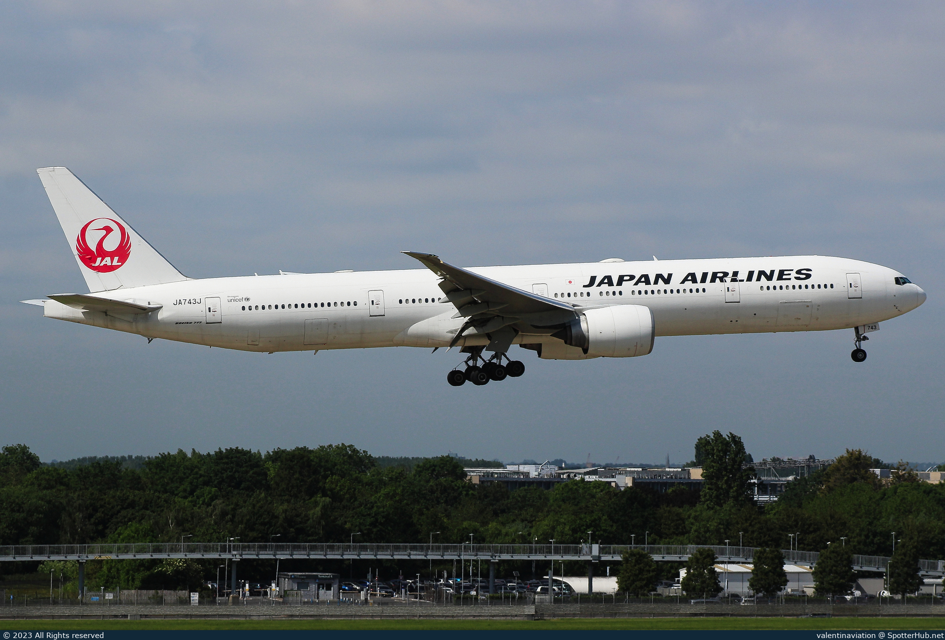 Photo of JA743J - Boeing 777-346(ER) operated by Japan Airlines