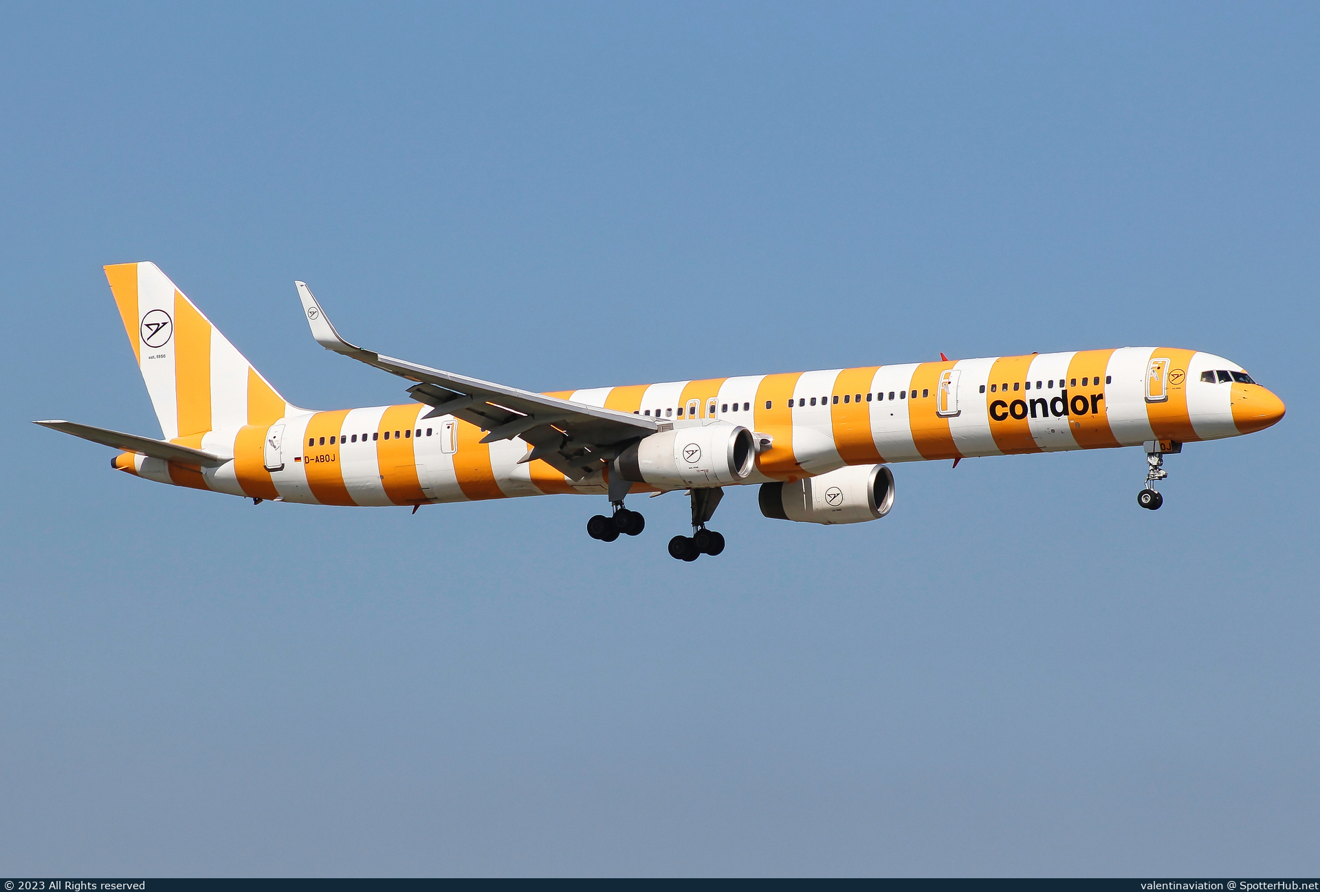 Photo of D-ABOJ - Boeing 757-330 operated by Condor
