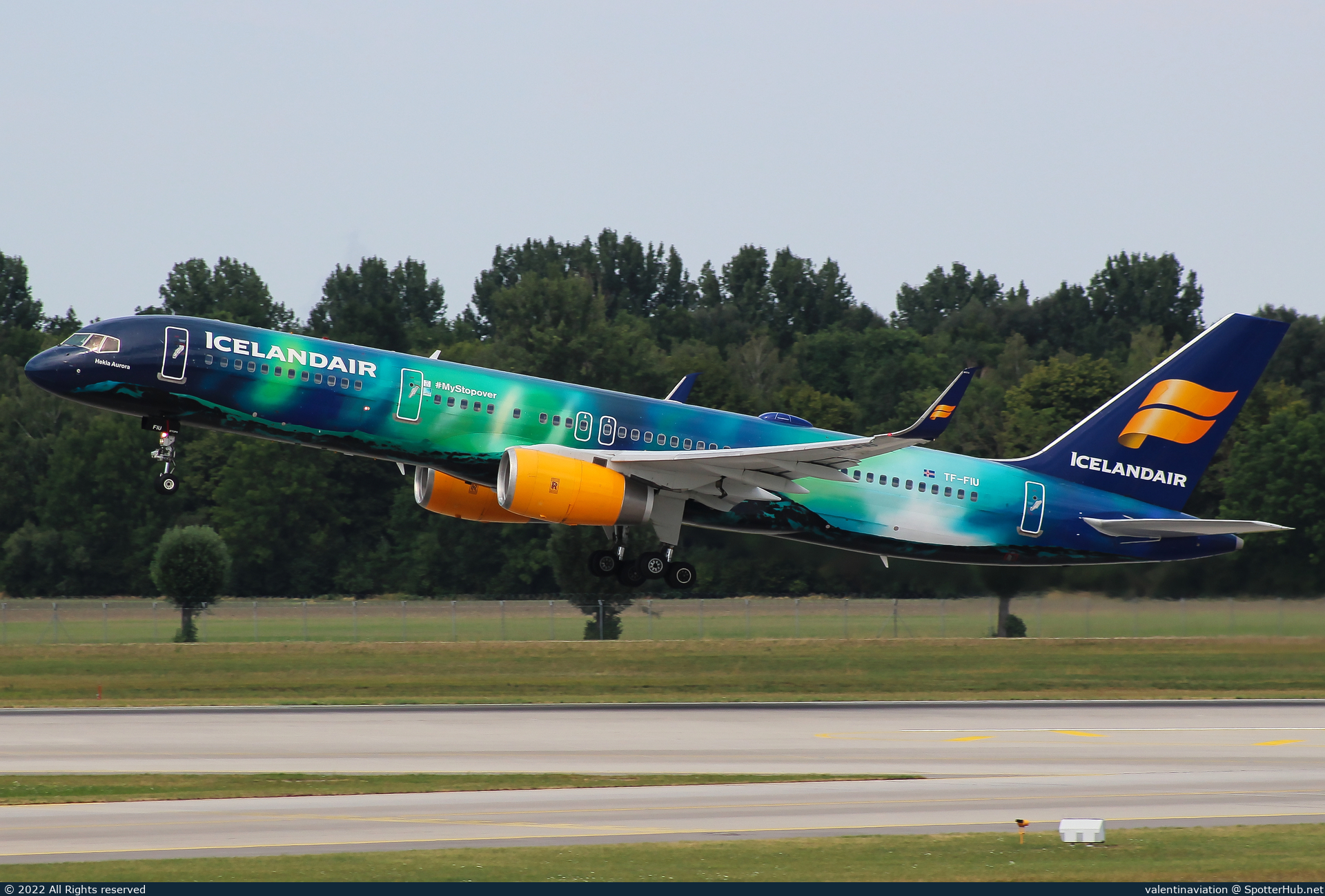 Photo of TF-FIU - Boeing 757-256 operated by Icelandair