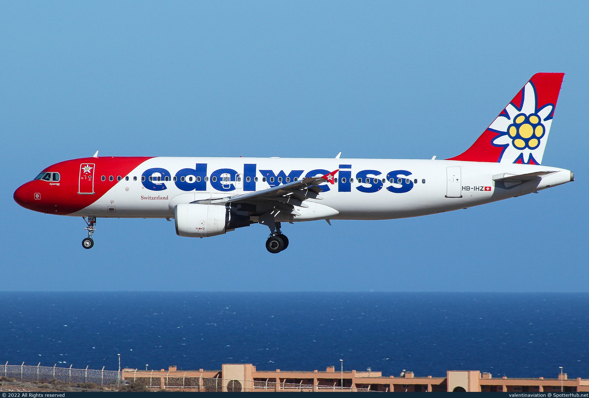 Photo of HB-IHZ - Airbus A320-214 operated by Edelweiss Air