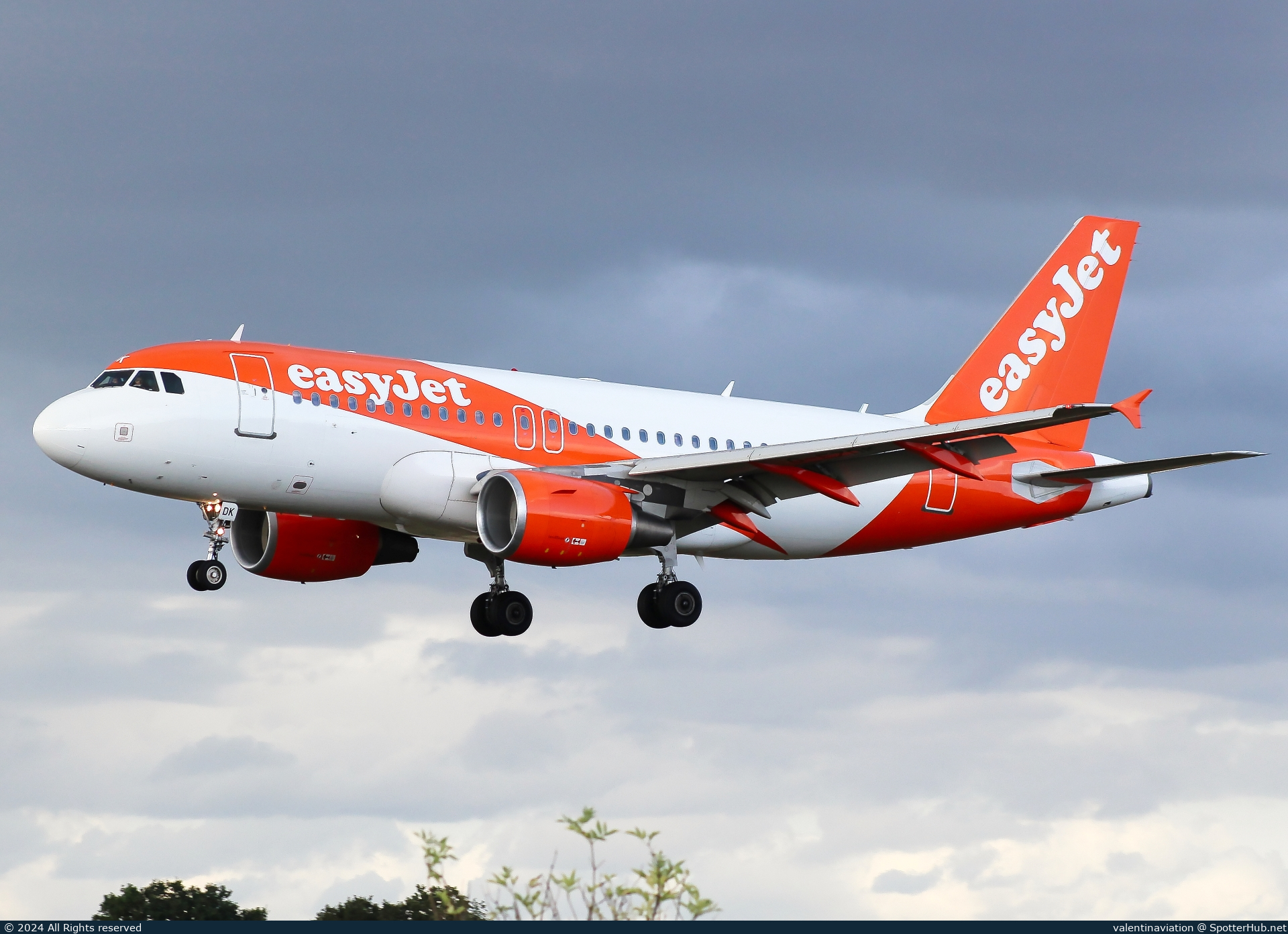 Photo of G-EZDK - Airbus A319-112 operated by easyJet