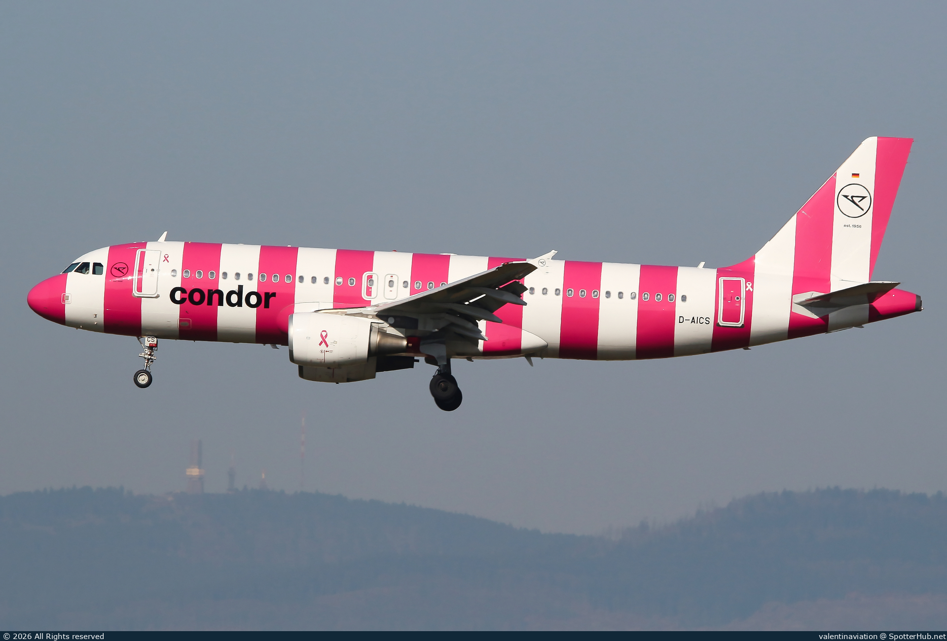 Photo of D-AICS - Airbus A320-214 operated by Condor