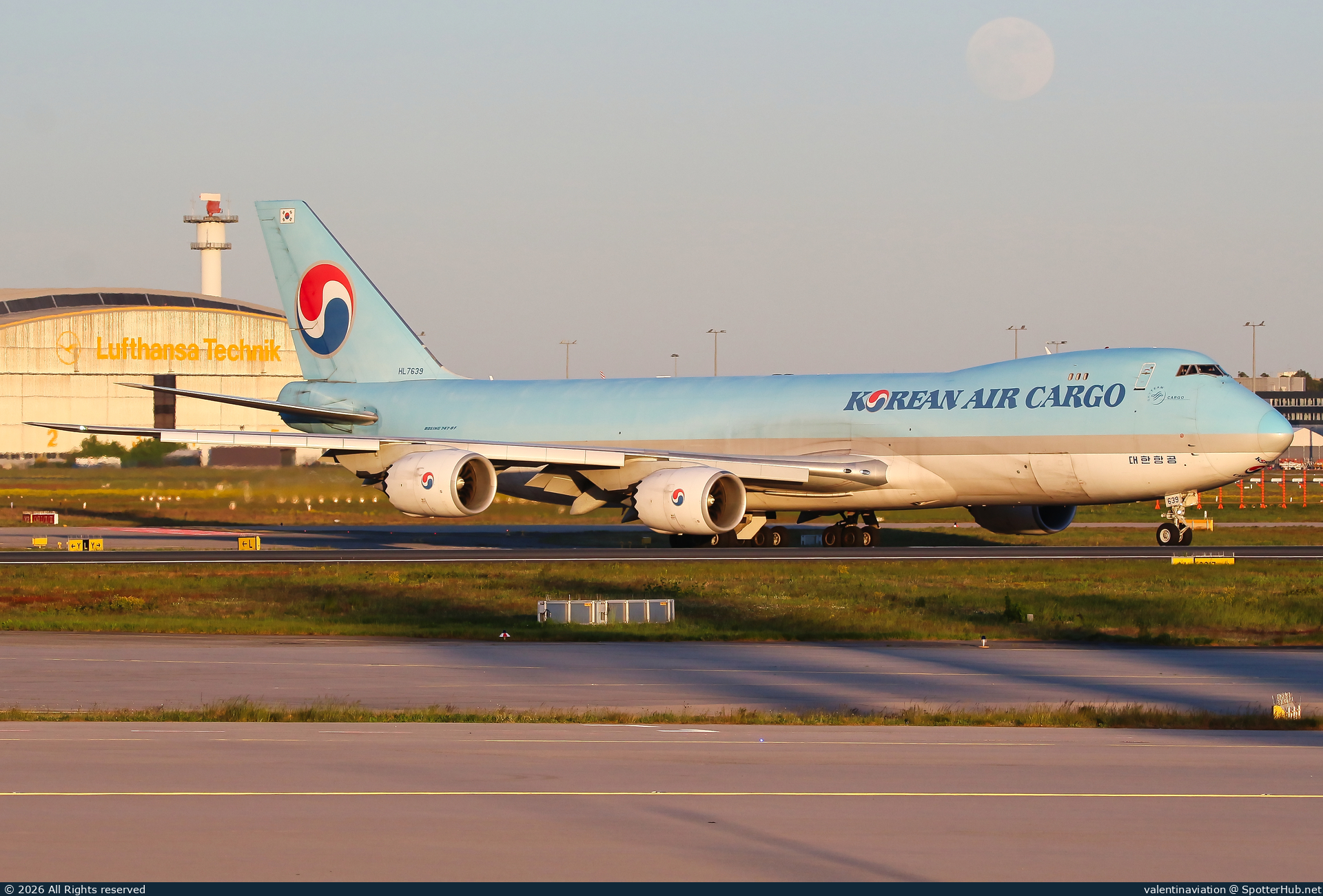 Photo of HL7639 - Boeing 747-8B5F operated by Korean Air Cargo