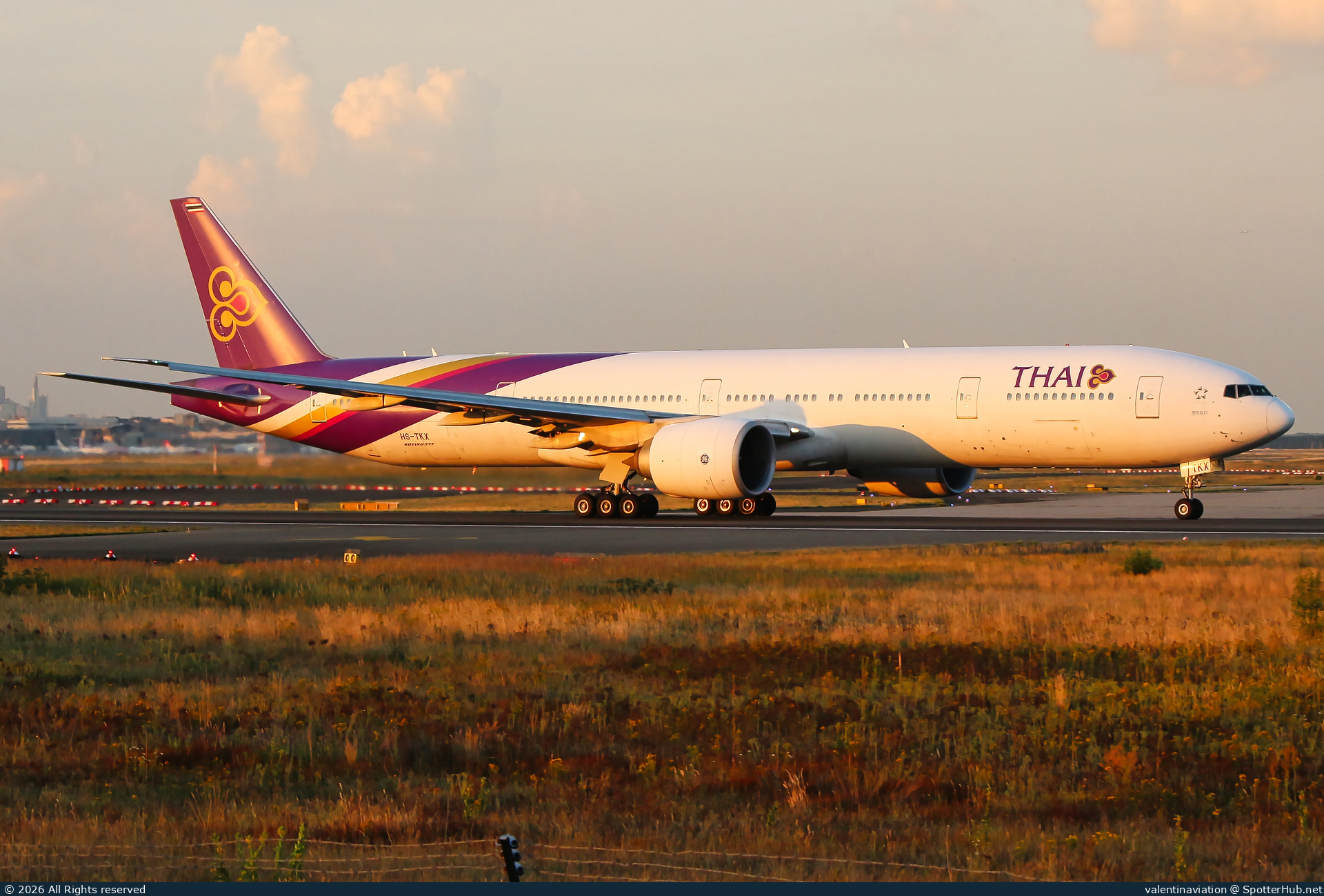 Photo of HS-TKX - Boeing 777-3D7(ER) operated by Thai Airways International