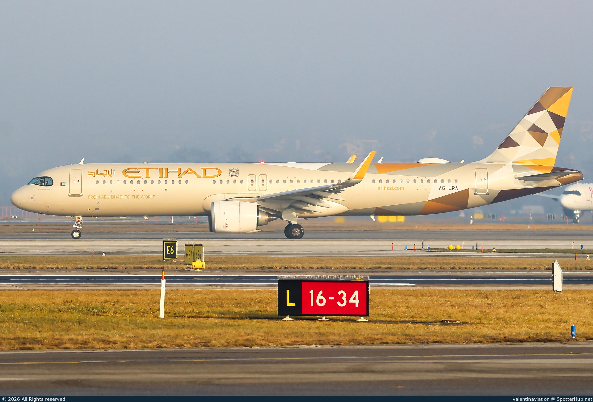 Photo of A6-LRA - Airbus A321-251NX operated by Etihad Airways