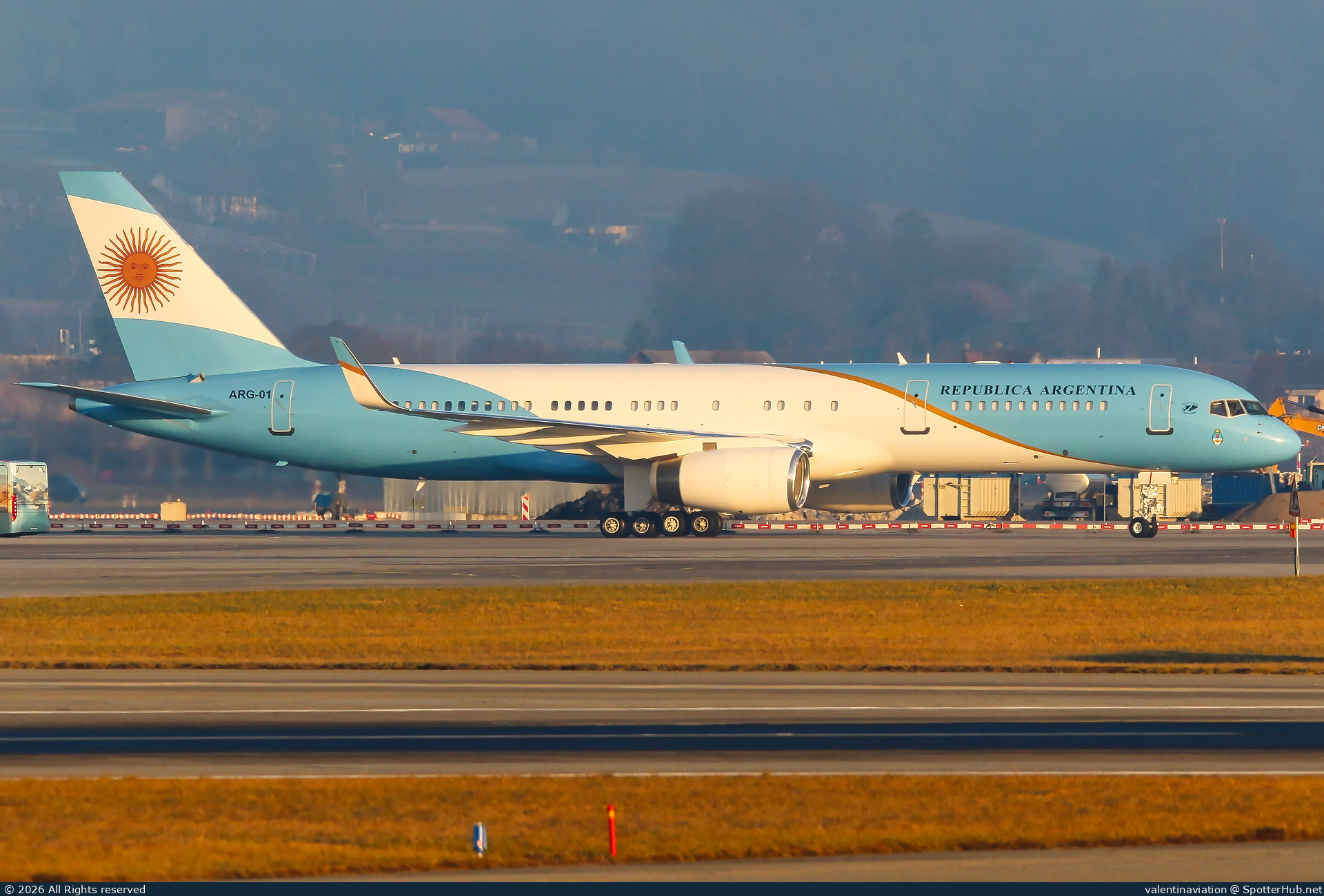 Photo of ARG-01 - Boeing 757-256 operated by Government of Argentina